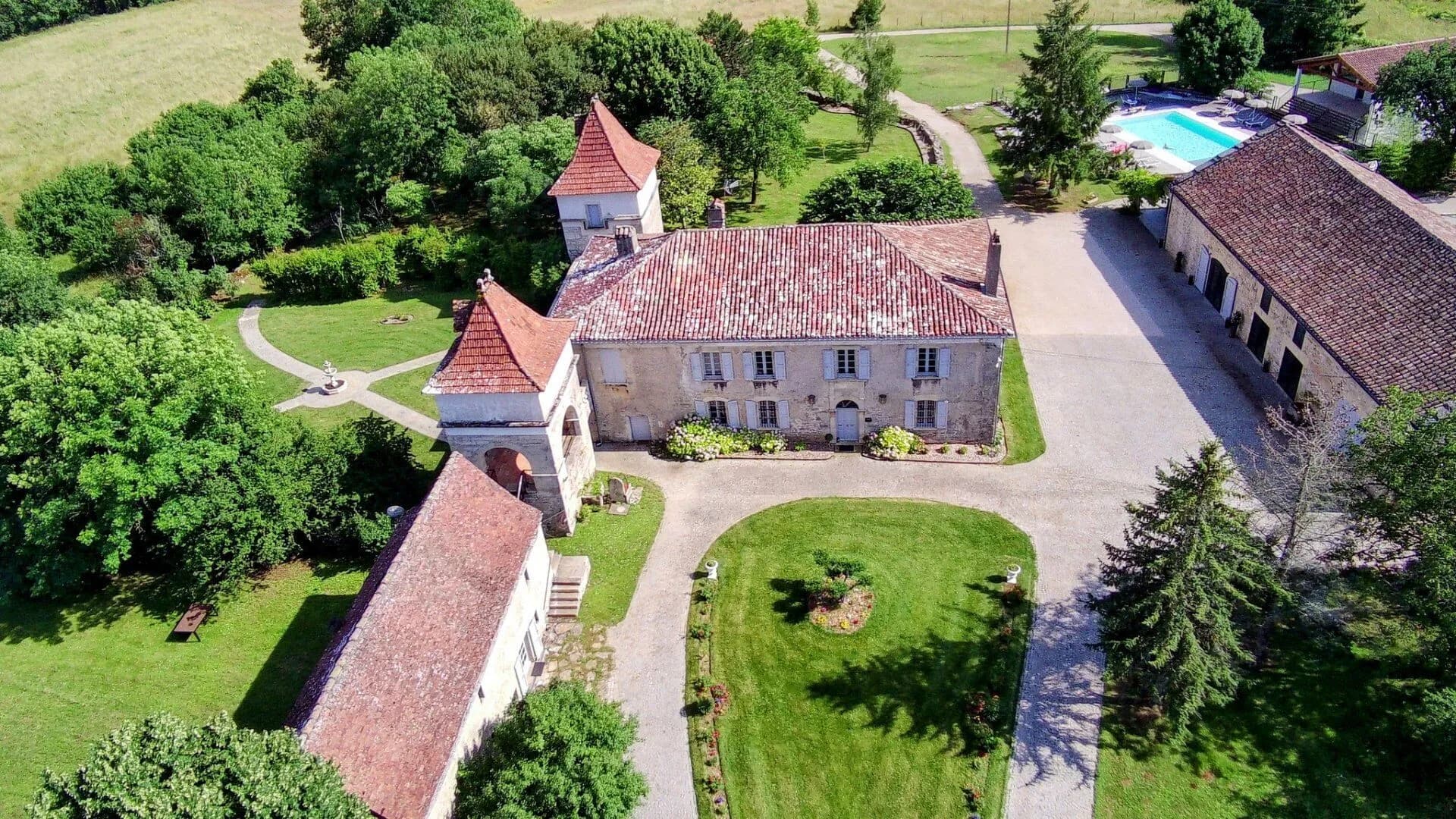 Majestic 17th Century Estate With Event Hosting Potential 3