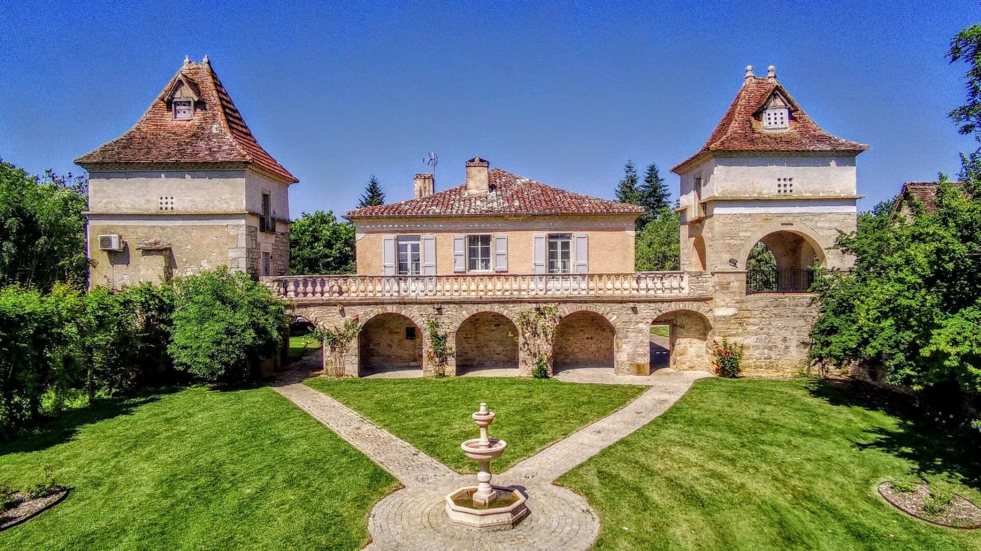 Majestic 17th Century Estate With Event Hosting Potential 5