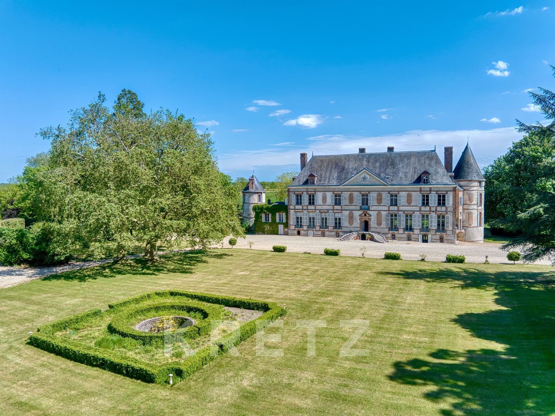 Exceptional Louis XIII Château Set Within 158 Hectares 2