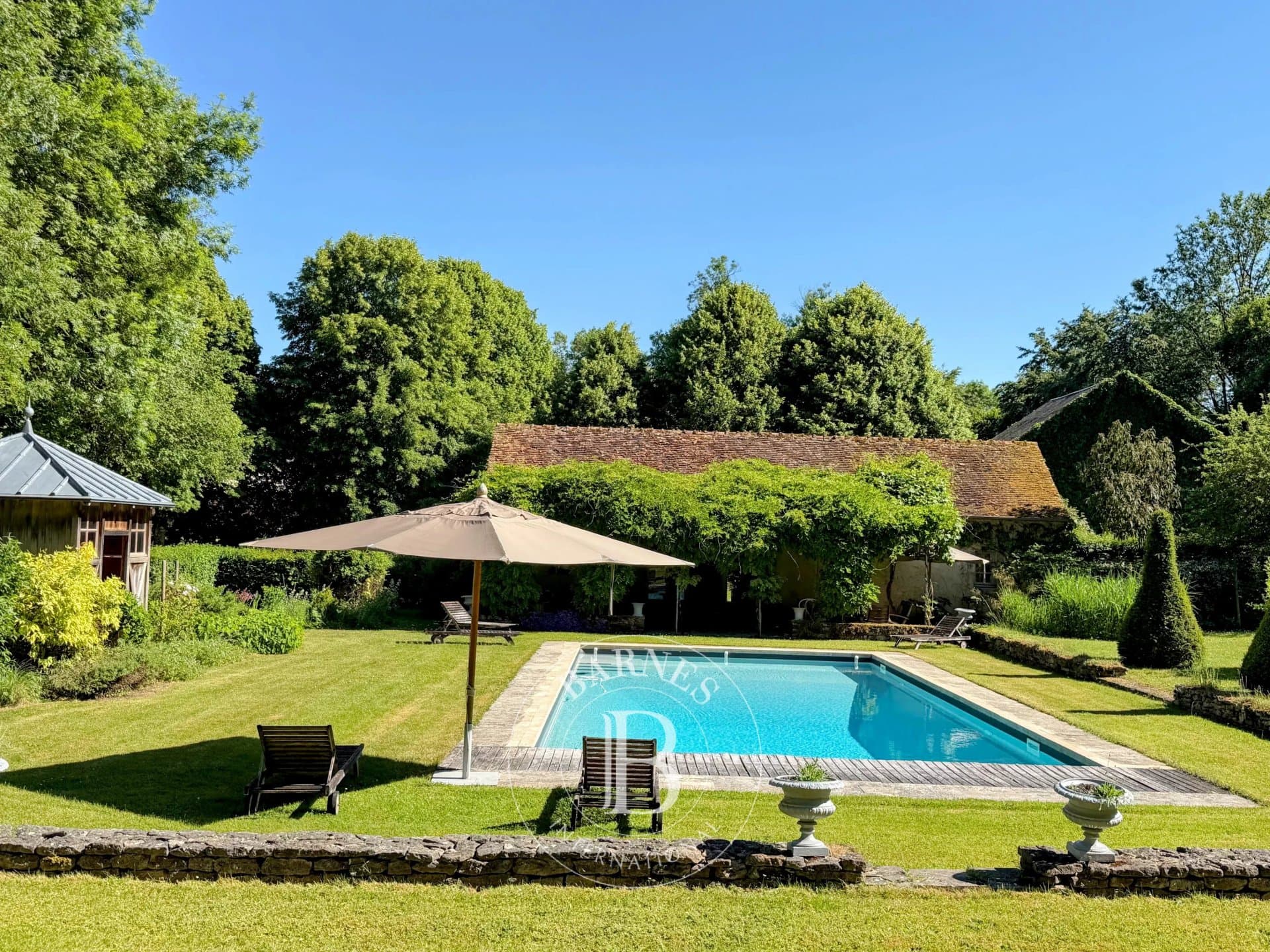 Elegant 17th Century Château with Swimming Pool and French Garden 4