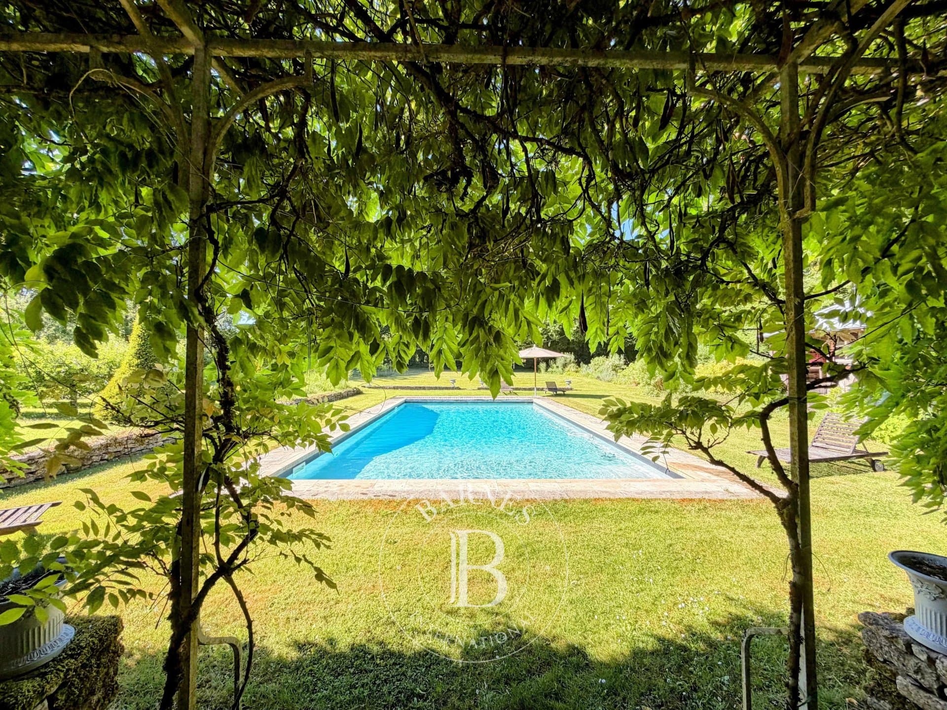 Elegant 17th Century Château with Swimming Pool and French Garden 5