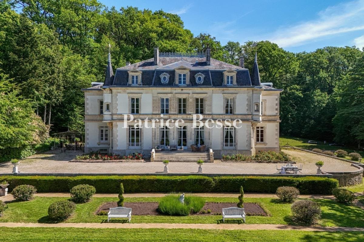 Elegant 18th Century Château With 15 Hectares Of Grounds 2