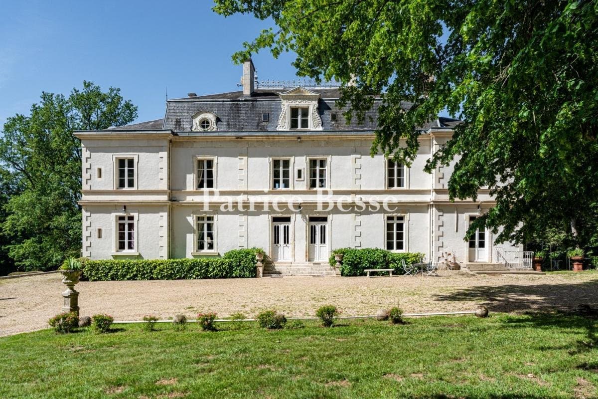 Elegant 18th Century Château With 15 Hectares Of Grounds 3