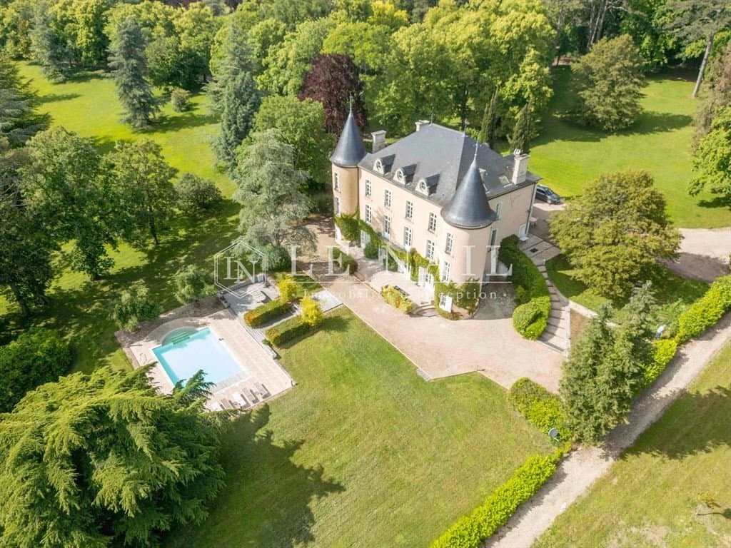 Elegant 19th Century Château With Stunning Views Over The Cher Valley 5
