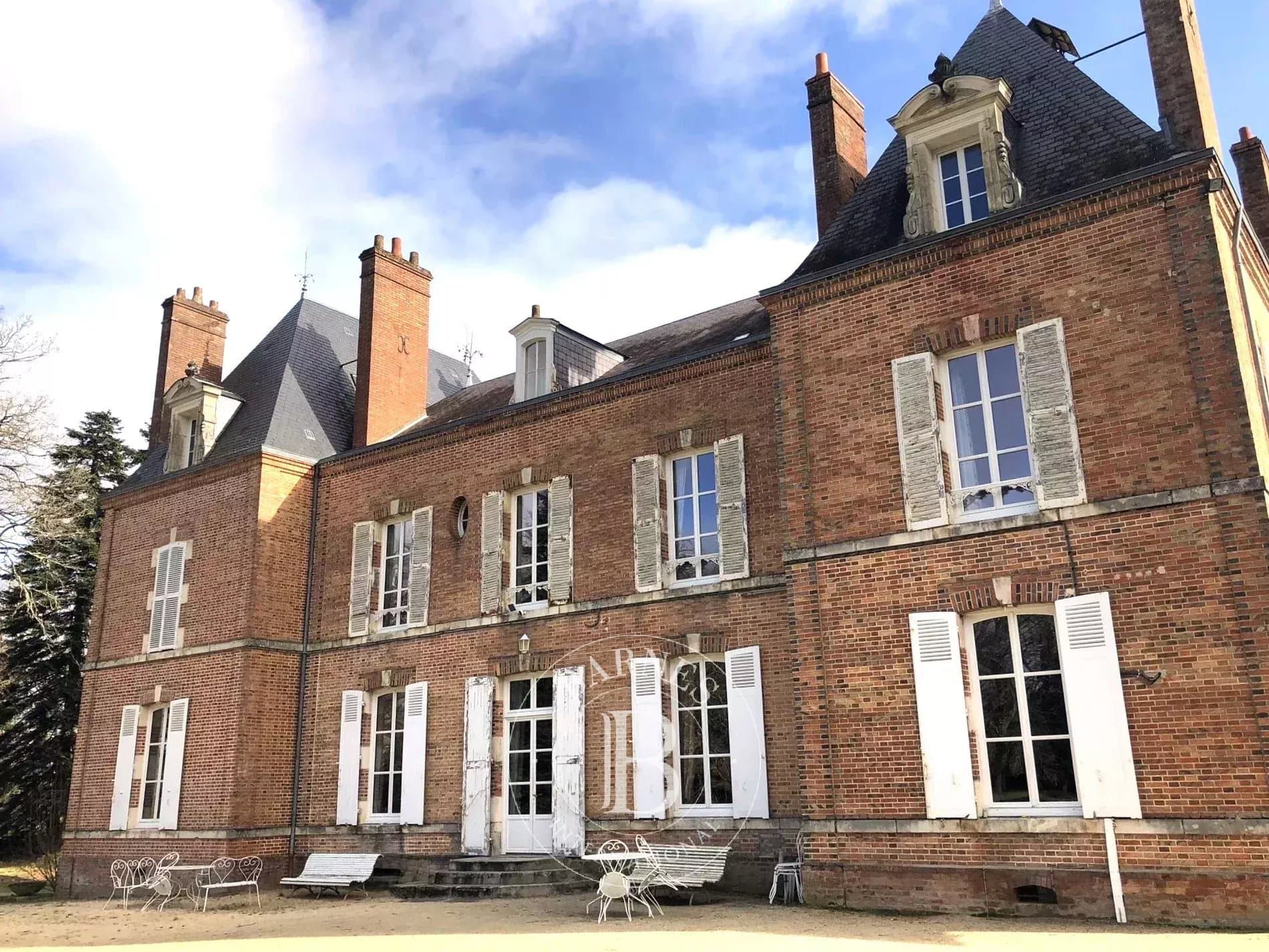 Château with Guest House and Hunting Lodge in 51 Hectares of Wooded Grounds — Château for sale in France