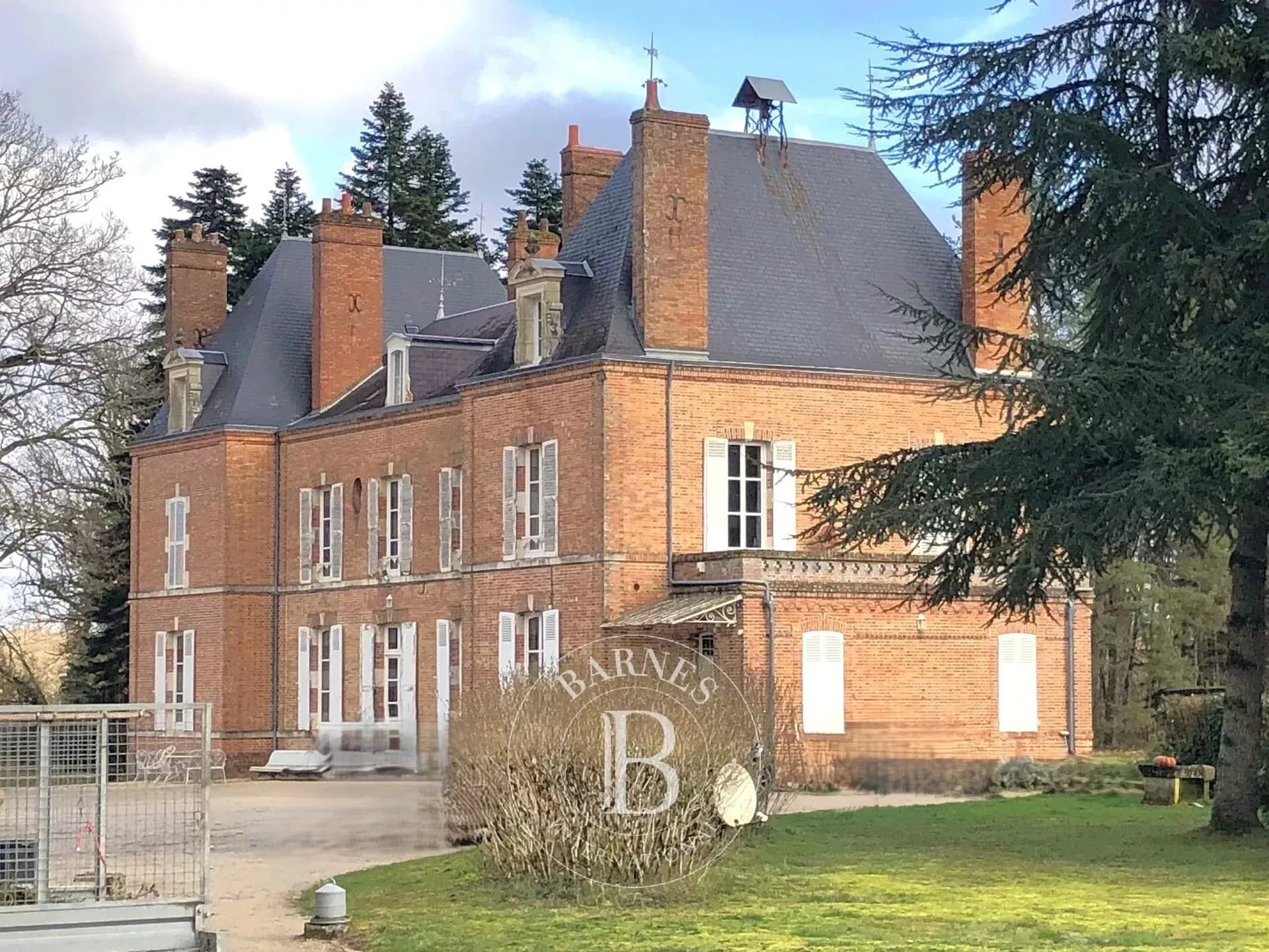 Château with Guest House and Hunting Lodge in 51 Hectares of Wooded Grounds 4