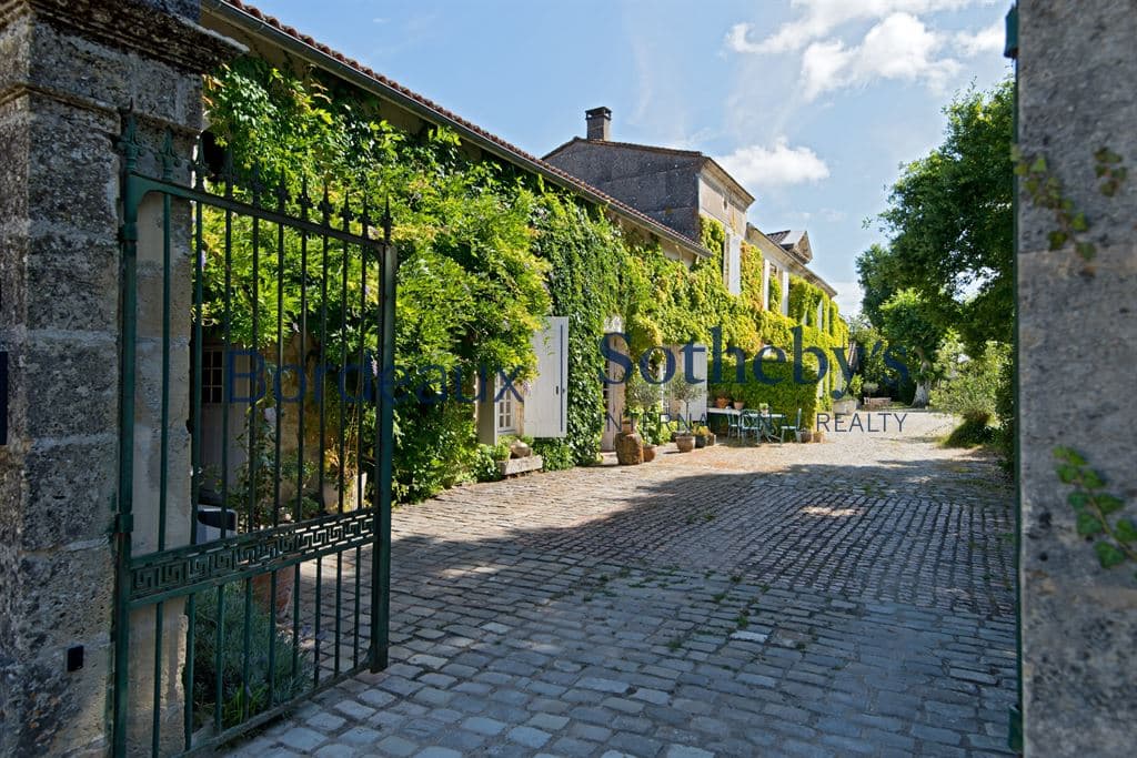 Stunning 18th Century Château with Swimming Pool and Guest Accommodations 3