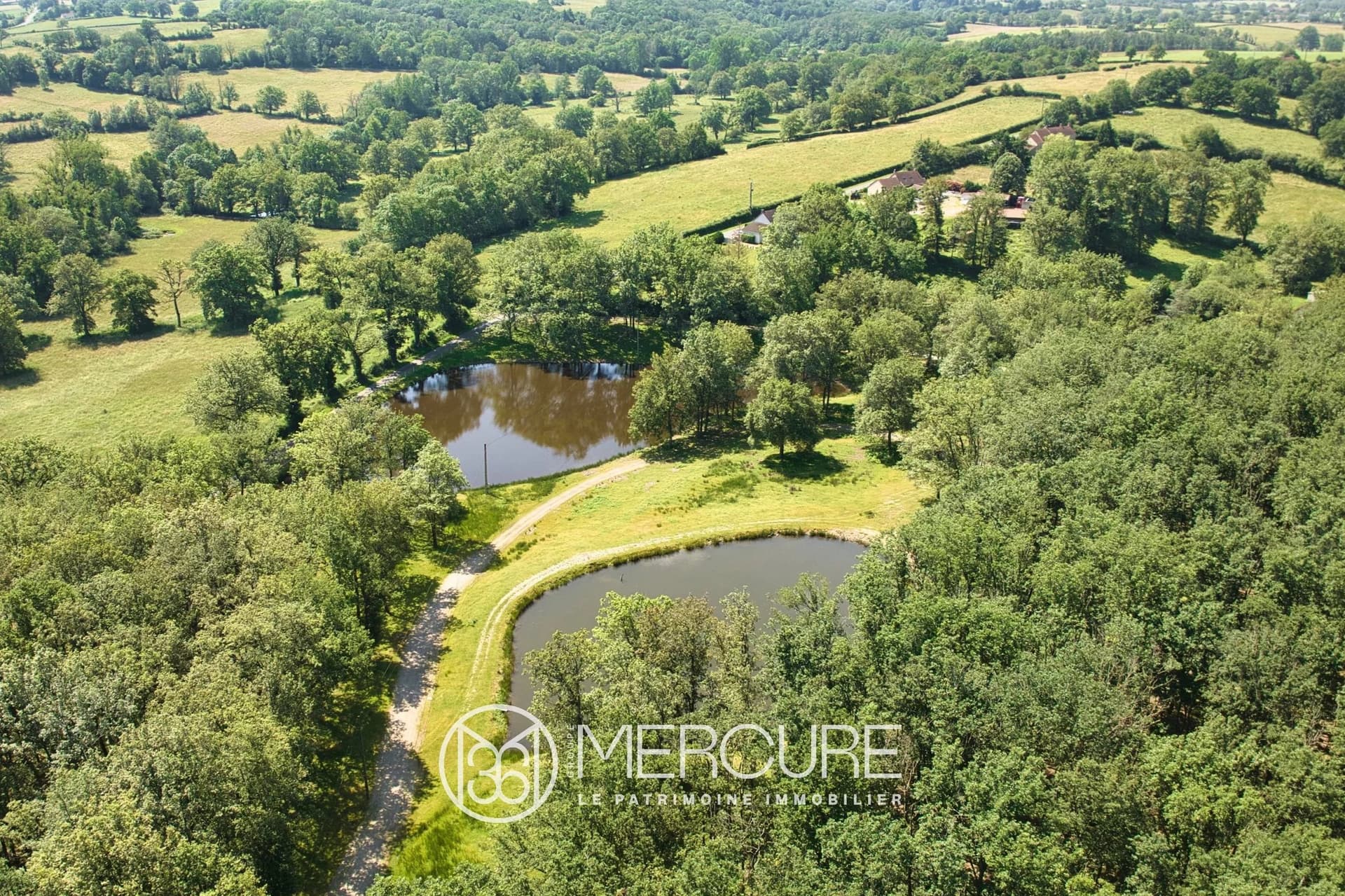 Luxurious 18th Century Château With Extensive Grounds And Outbuildings 3