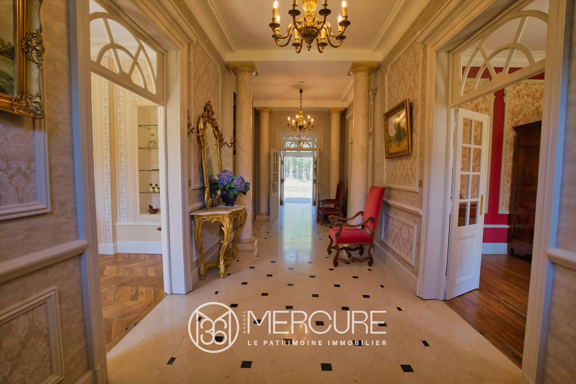 Luxurious 18th Century Château With Extensive Grounds And Outbuildings 5