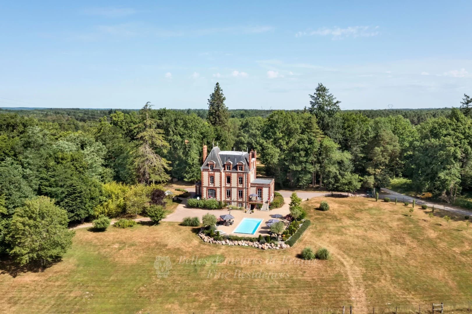 Château with 423 Sqm and 8 Bedrooms in a Tranquil Forest Setting 4