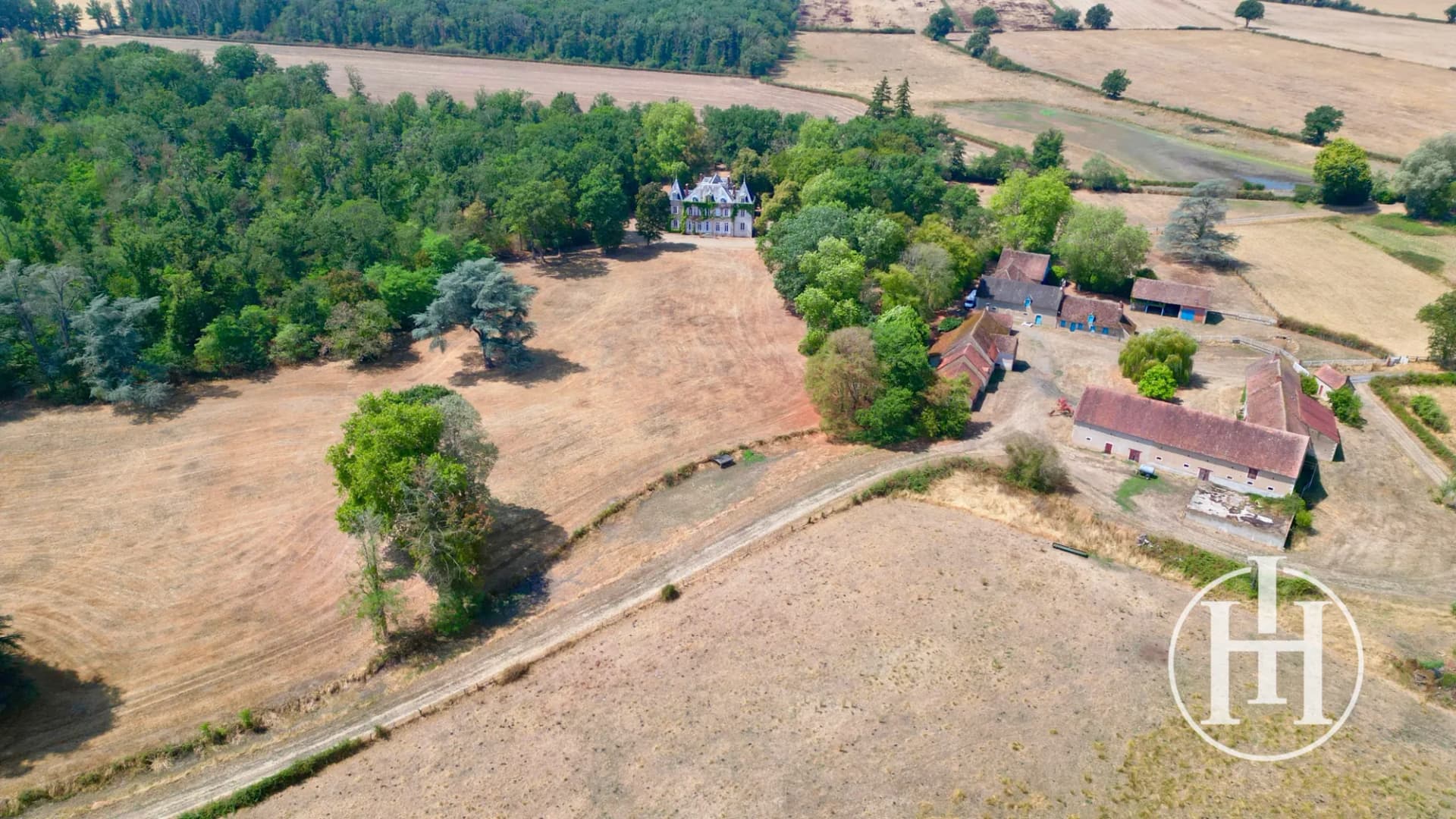Exceptional Château Estate in the Heart of Berry with 63 Hectares 3