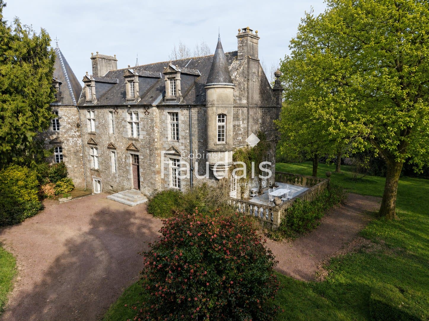 Elegant 16th Century Château With Landscaped Park Near Normandy Coast — Château for sale in France