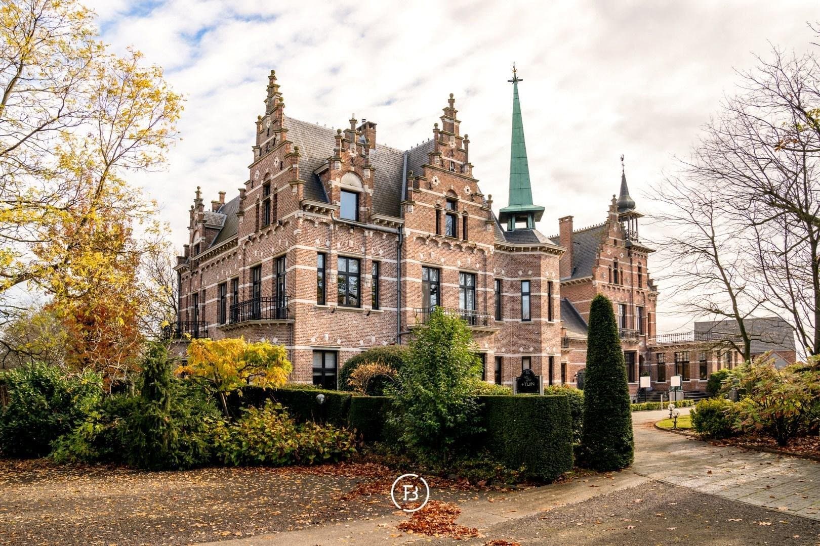 Historic Château With Expansive Grounds And Development Potential — Château for sale in Lochristi, Belgium