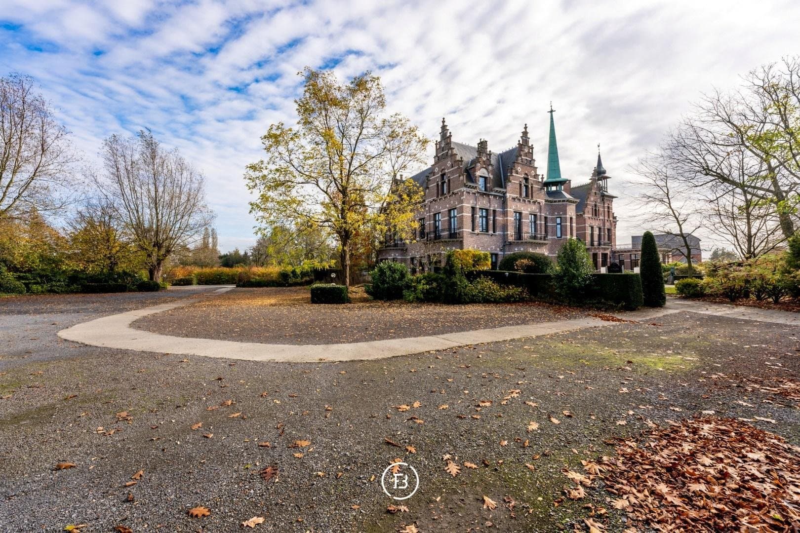Castles for sale in Lochristi