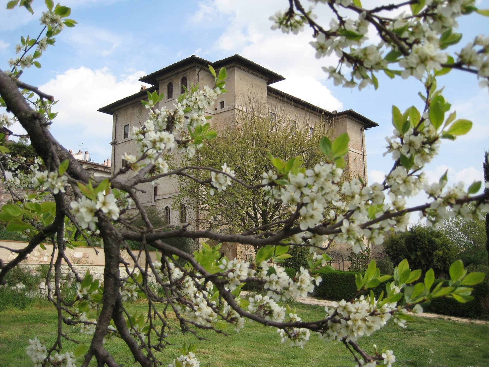 The Farrattini Palace: A Renaissance Masterpiece in Amelia 4