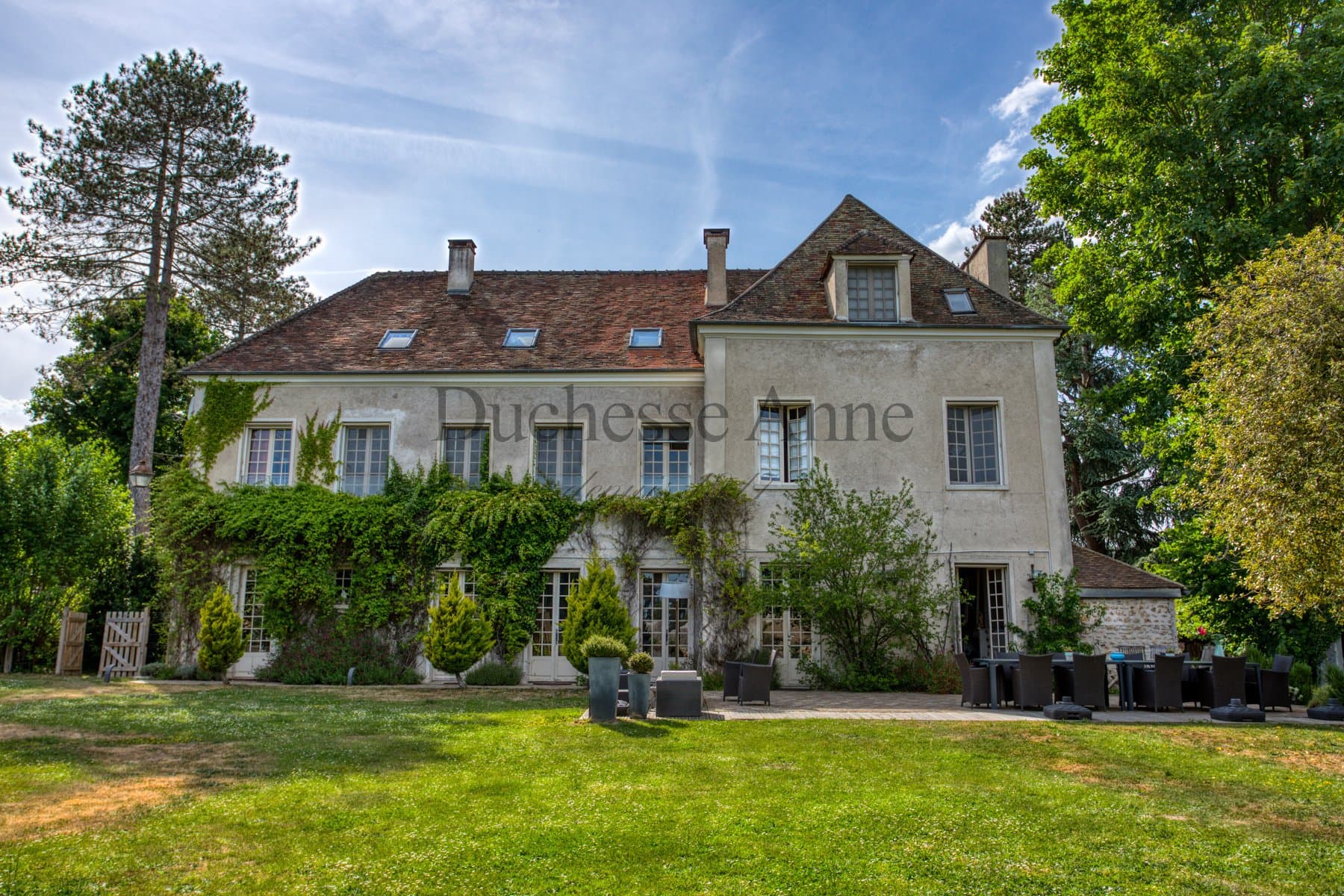 Historic Prieuré With Guest House And Heated Swimming Pool