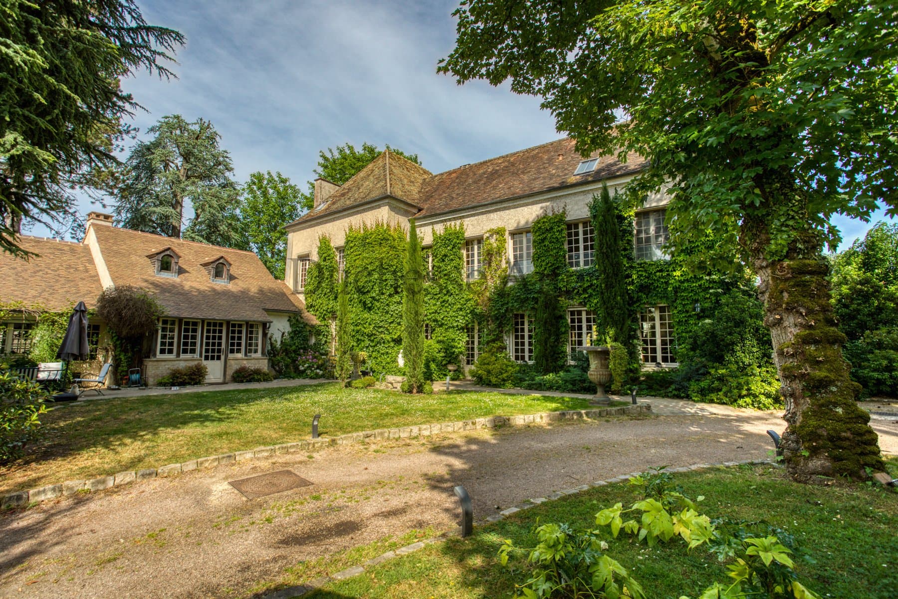 Historic Prieuré With Guest House And Heated Swimming Pool 5