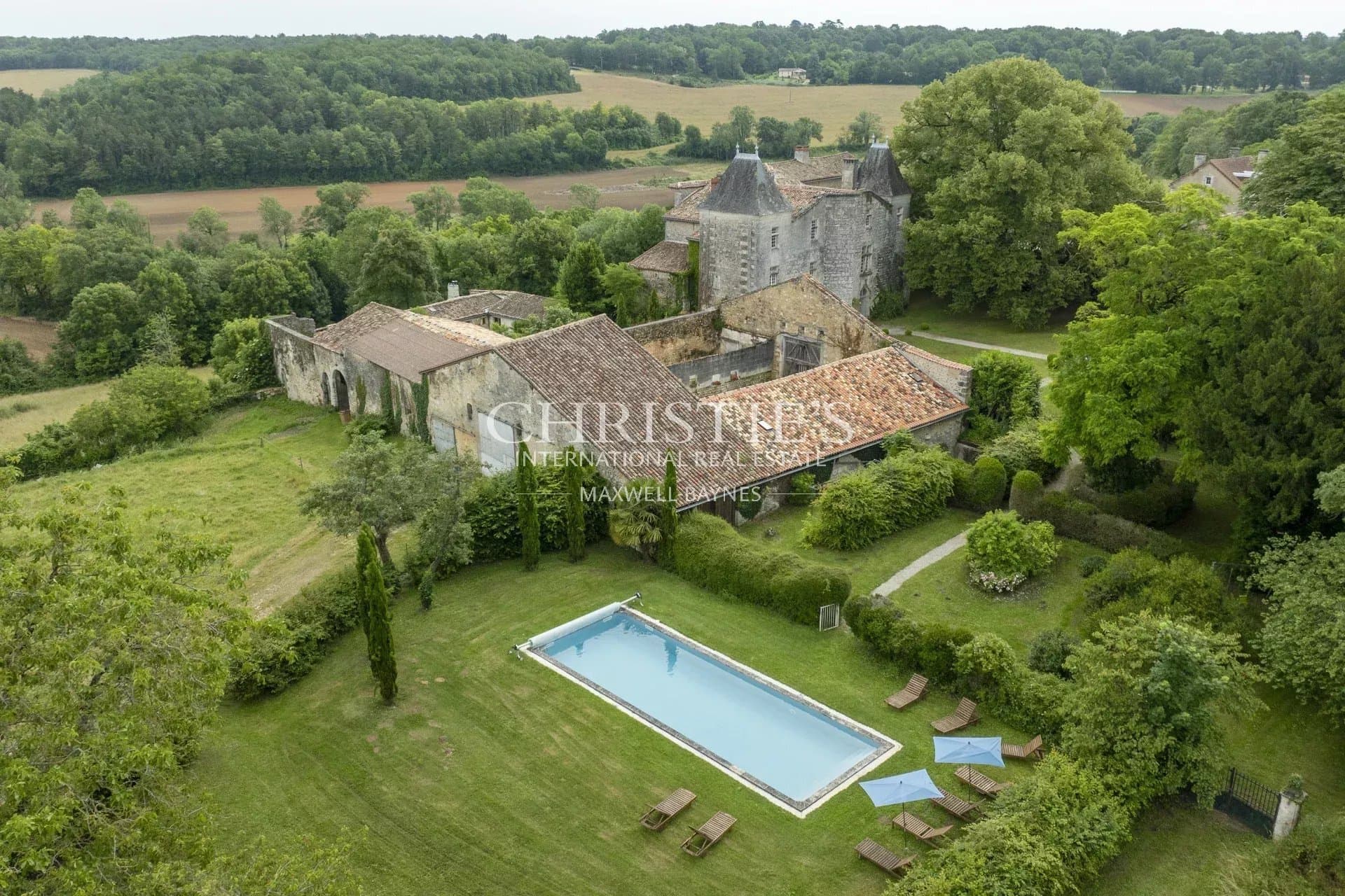 Château With 7 Bedrooms And Heated Pool Near Angoulême 4