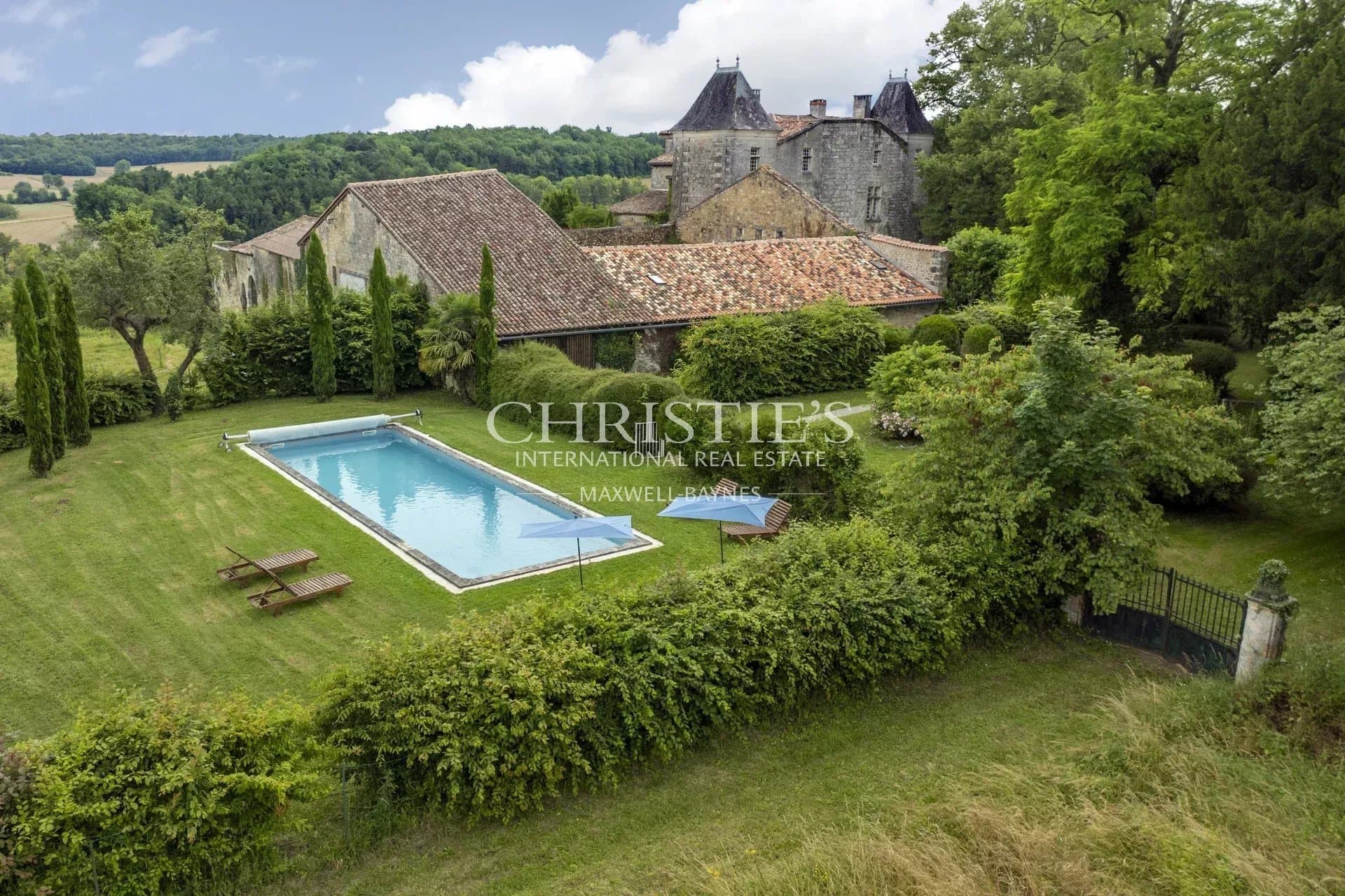 Château With 7 Bedrooms And Heated Pool Near Angoulême 2
