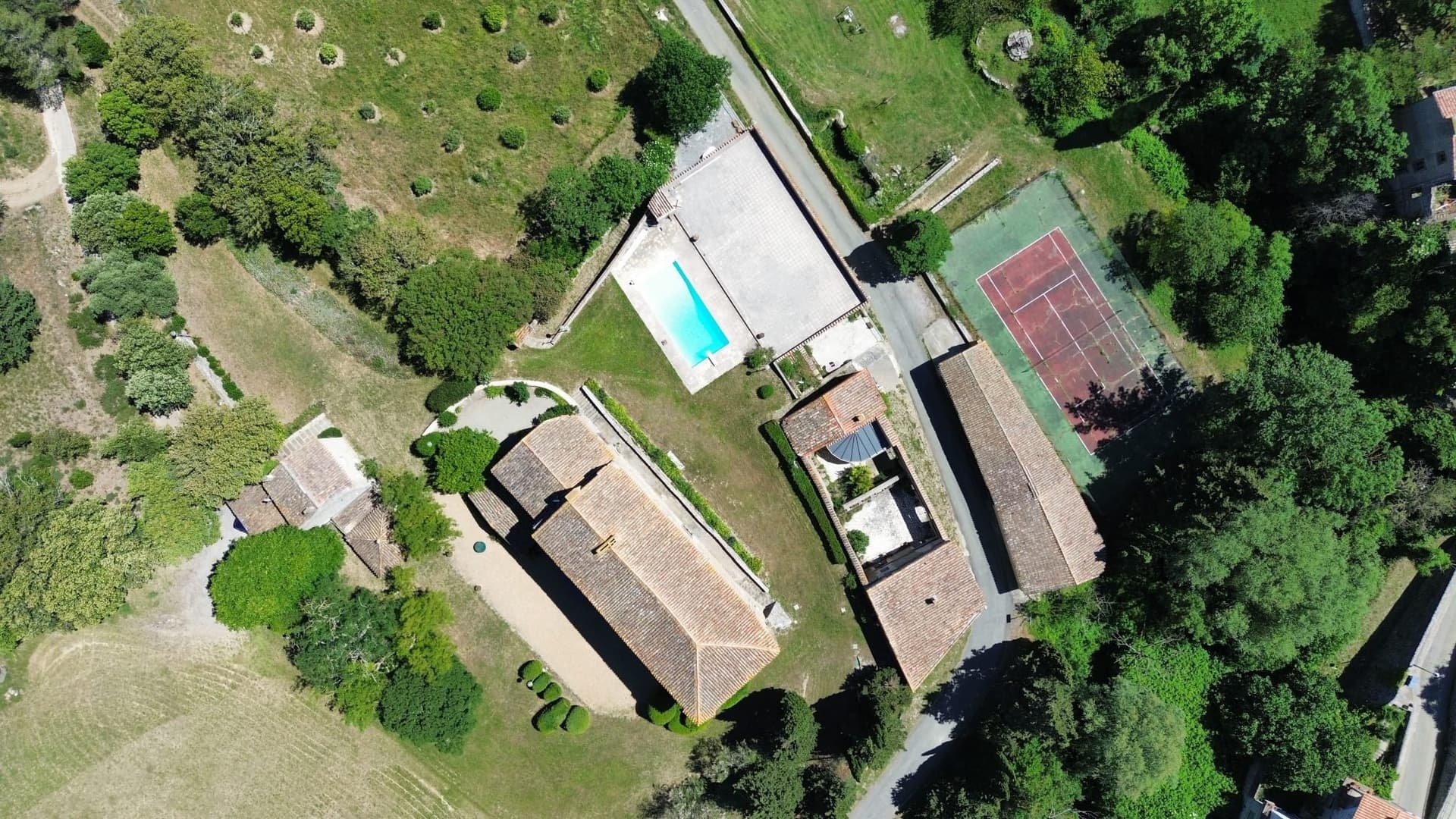 Exceptional 12th Century Château With 30 Bedrooms And Swimming Pool 5