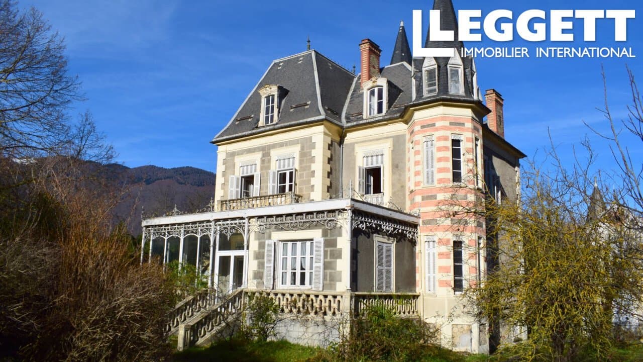 Picturesque 18th Century Château With Orangery And Pavilion — Château for sale in Occitanie, France