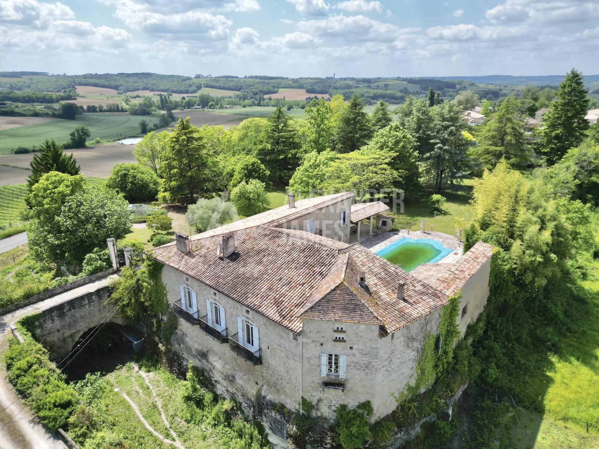 Historic Castle With Pool And Terraces Near Bordeaux 2