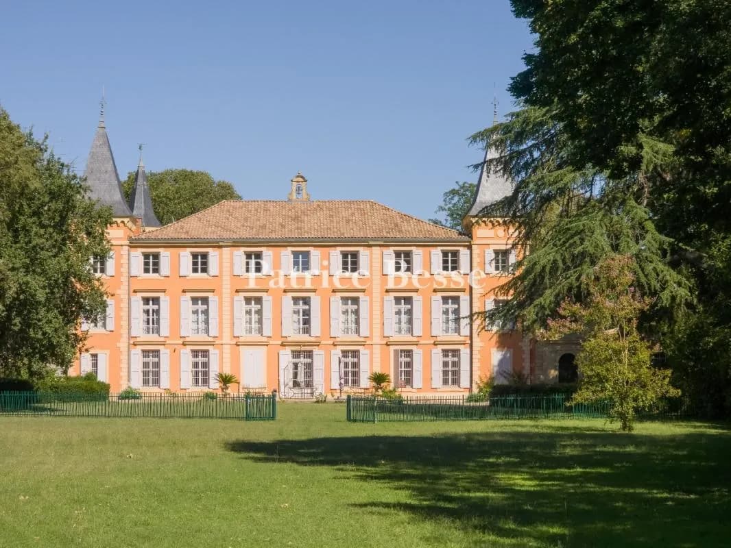 Elegant 17th Century Château With 4 Hectares Of Parkland