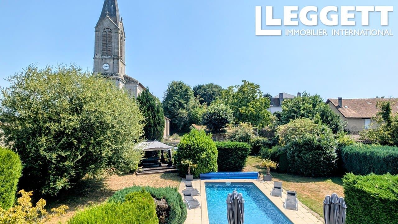 Beautifully Renovated Château With Eight Bedrooms And Heated Pool 2