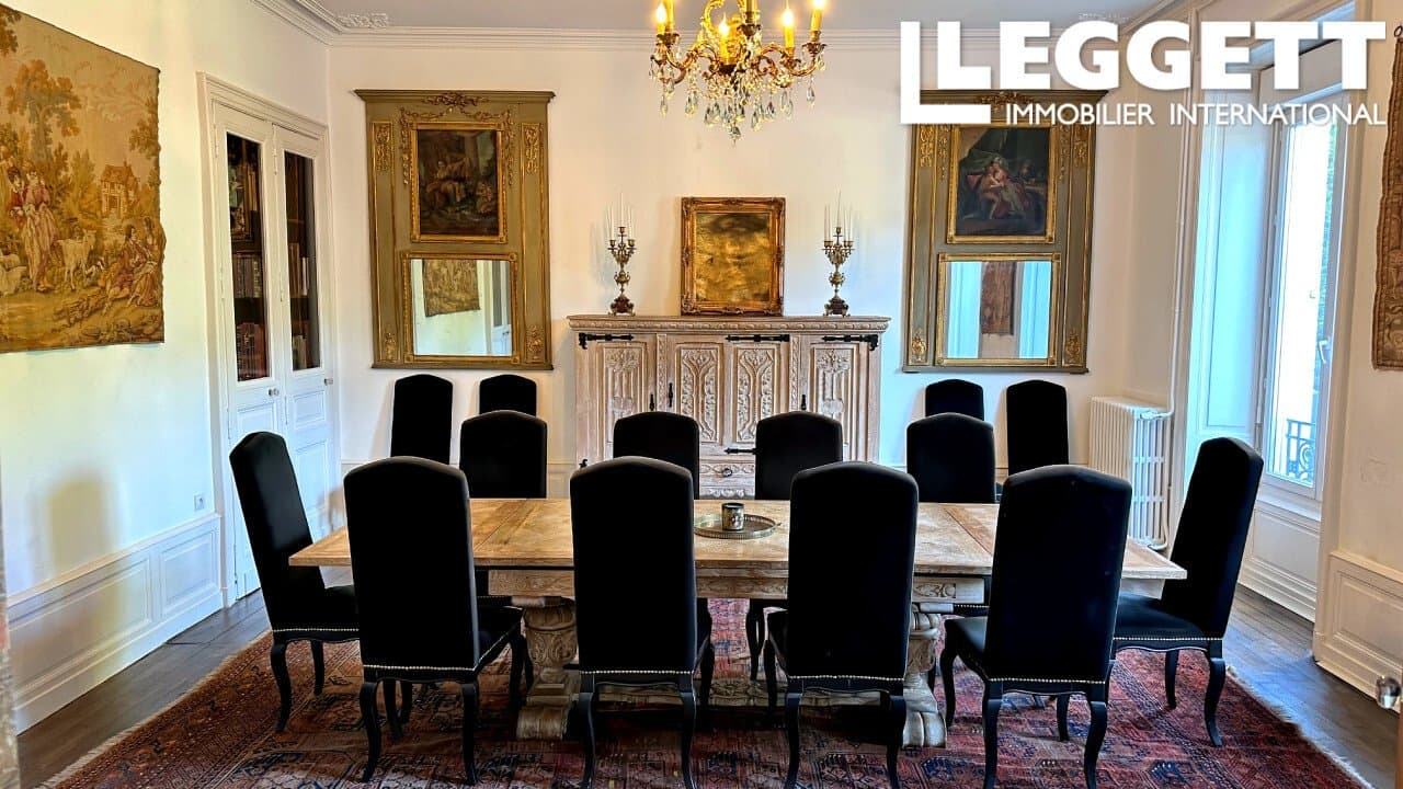 Beautifully Renovated Château With Eight Bedrooms And Heated Pool 5