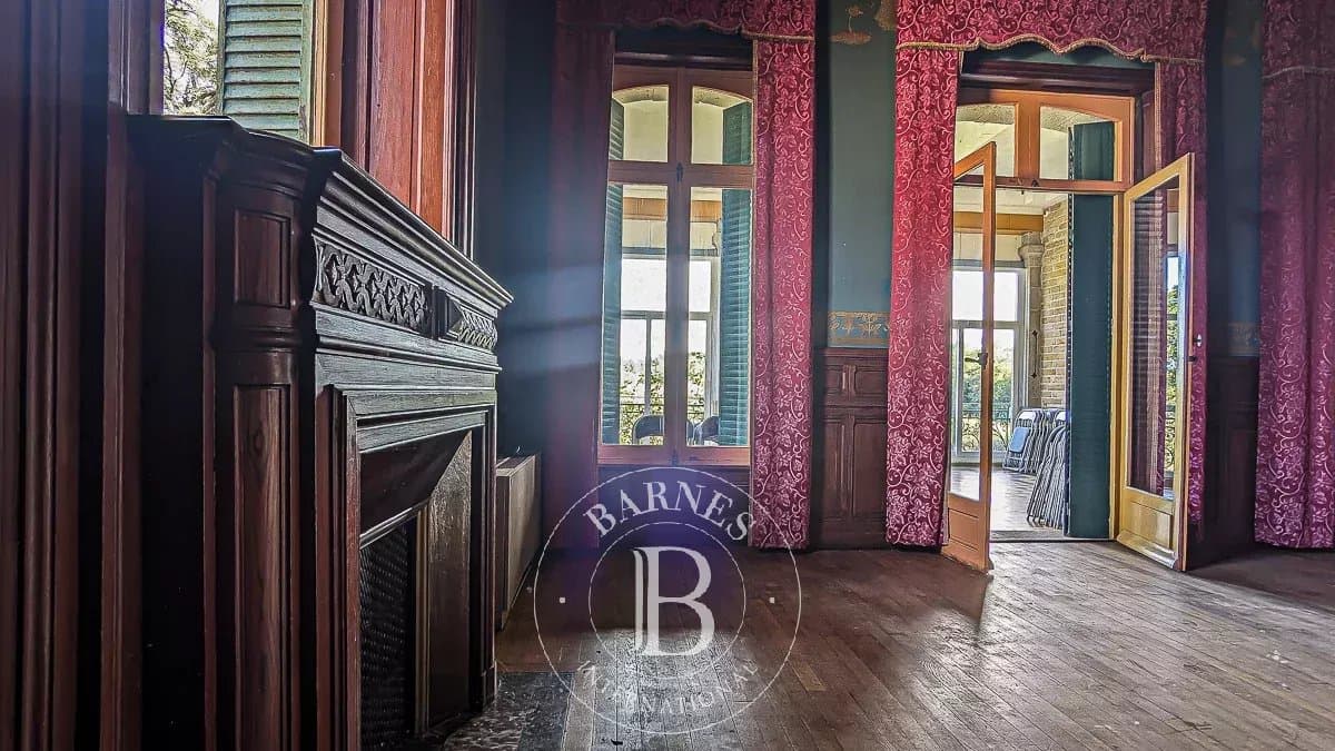 Historic Château with 3 Bedrooms in a 24-Hectare Park 5