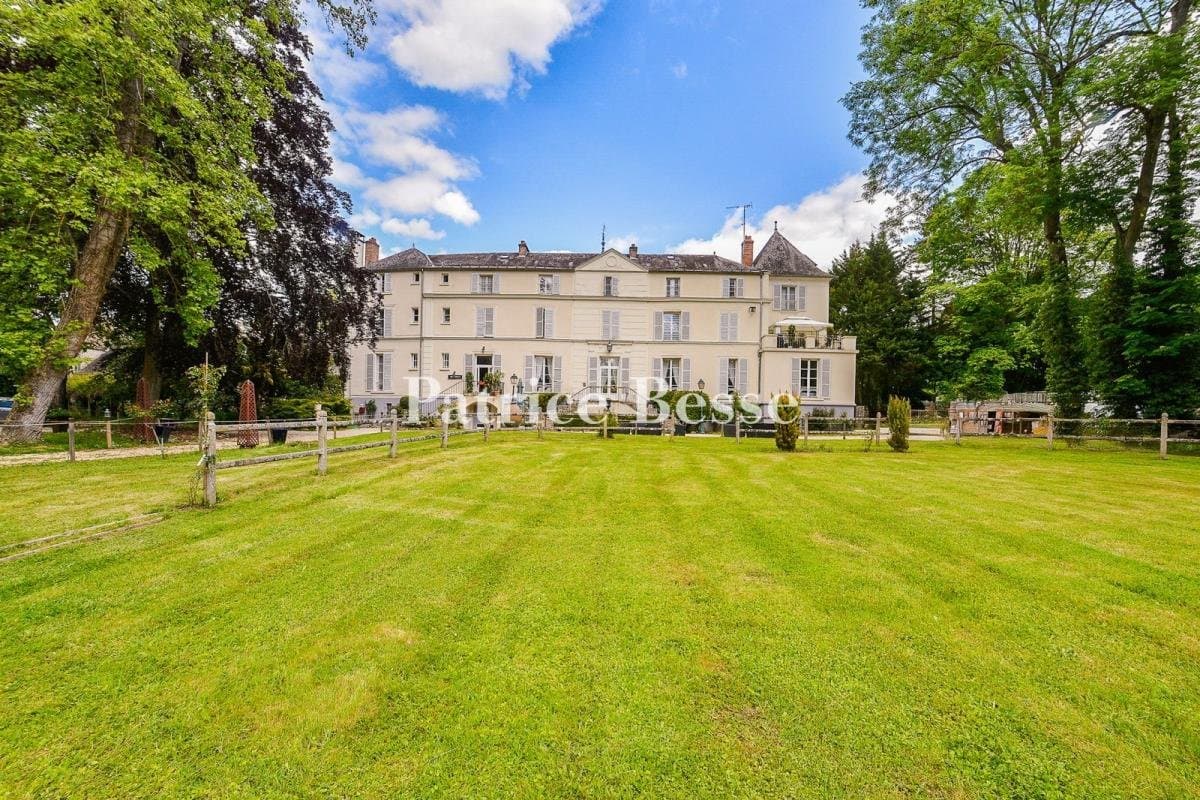Renovated 18th Century Mansion Hotel Set Within 11 Hectares Of Wooded Grounds — in Île-de-France, France