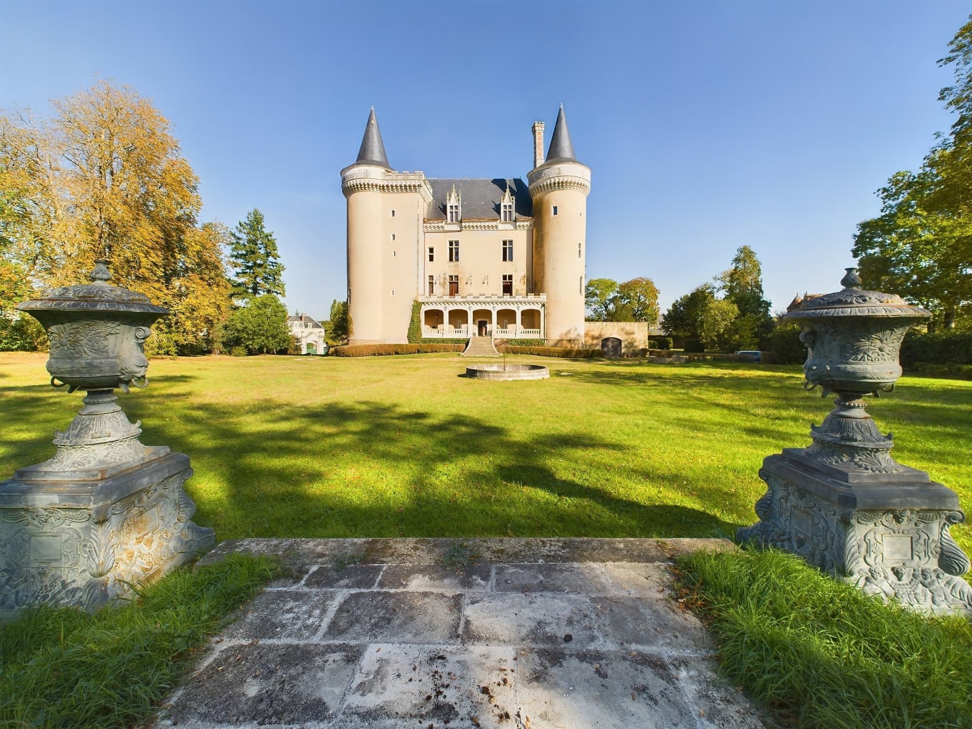 15th Century Château With Enchanting Grounds And Historical Features — Château for sale in Centre-Val de Loire, France