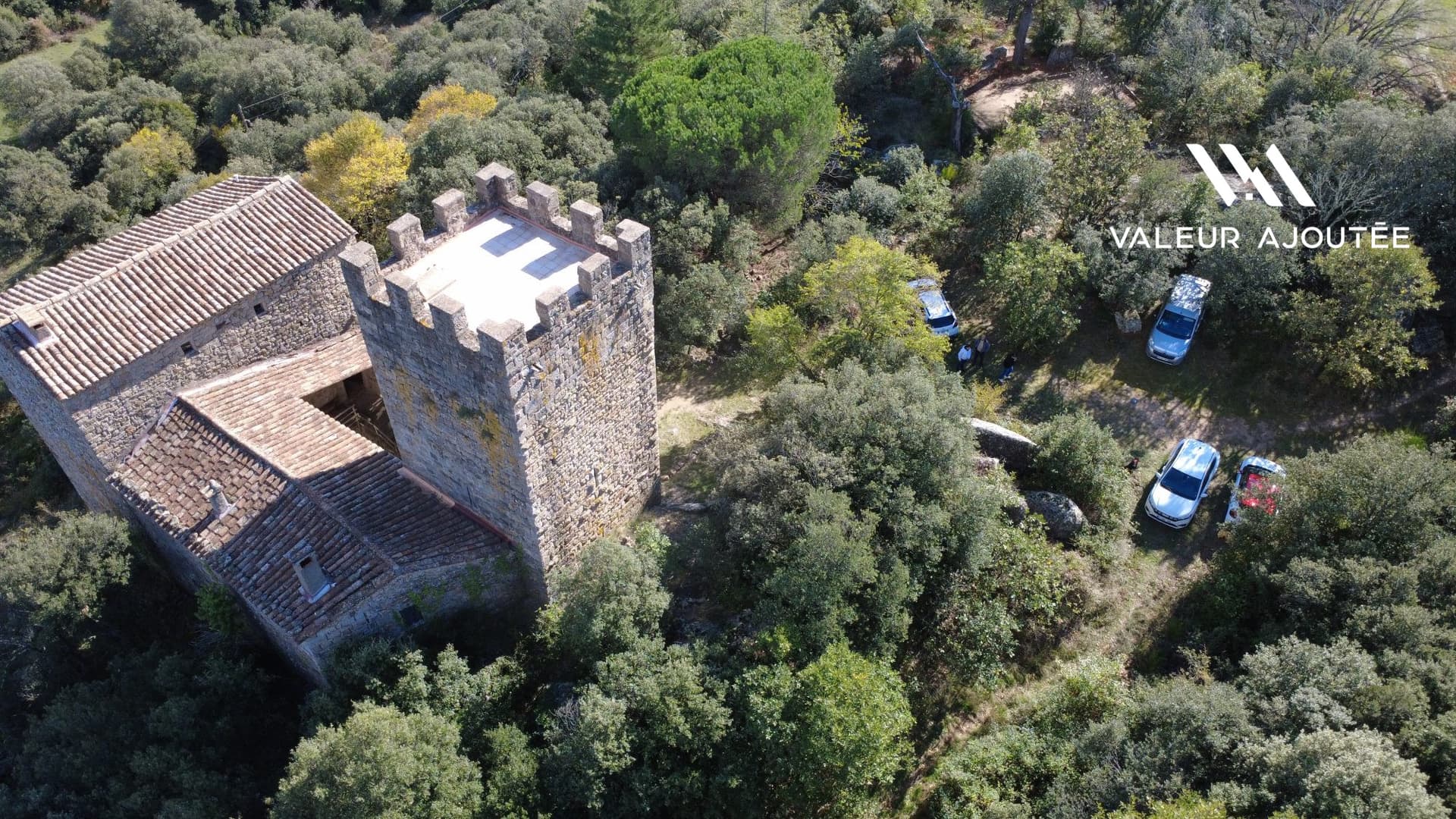 Historic Castle with 6 Bedrooms and Kitchen 2