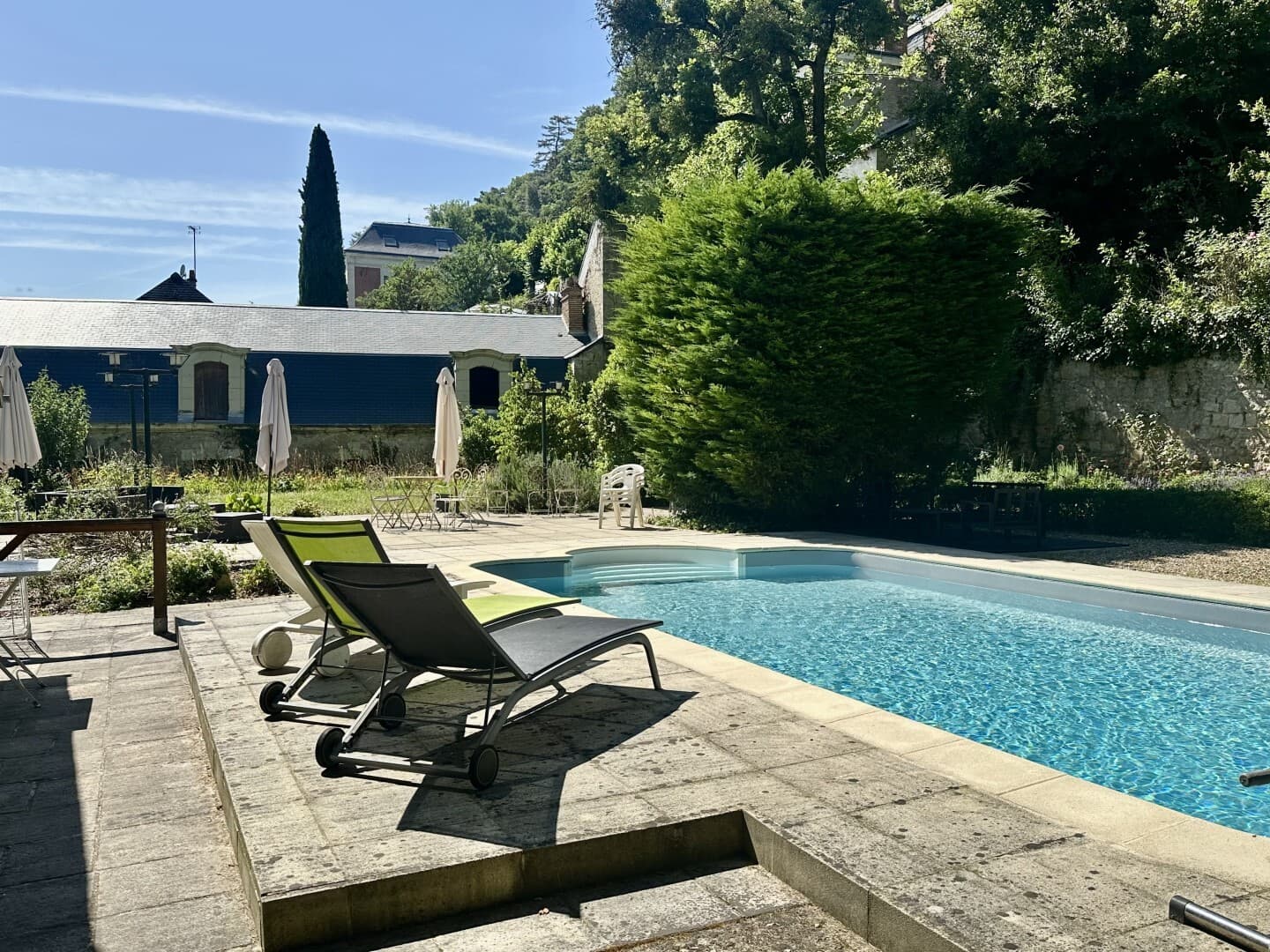 Elegant Castle with Historic Chapel and Modern Amenities 5