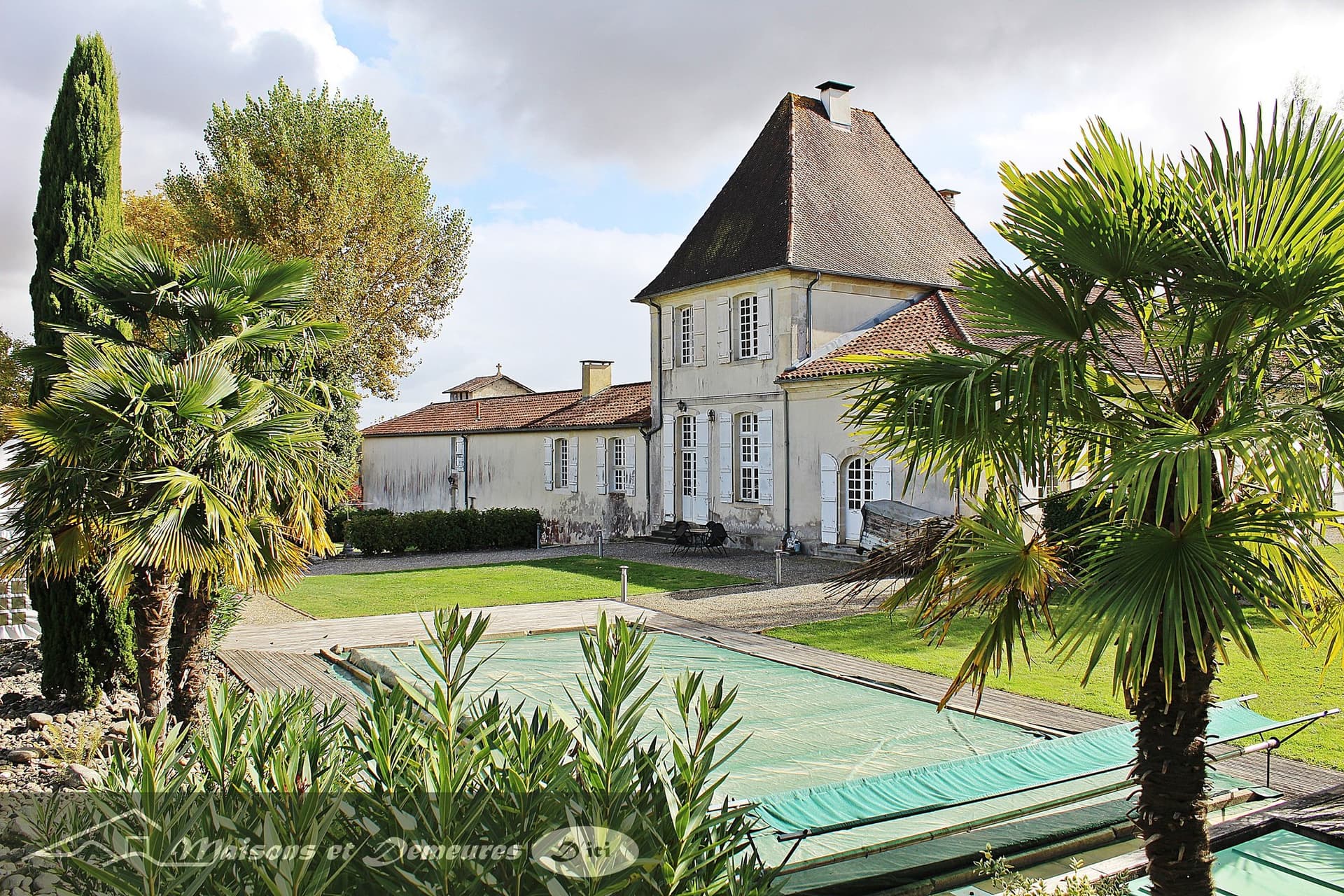 Elegant 17th Century Château With Pool And Independent Apartments 5