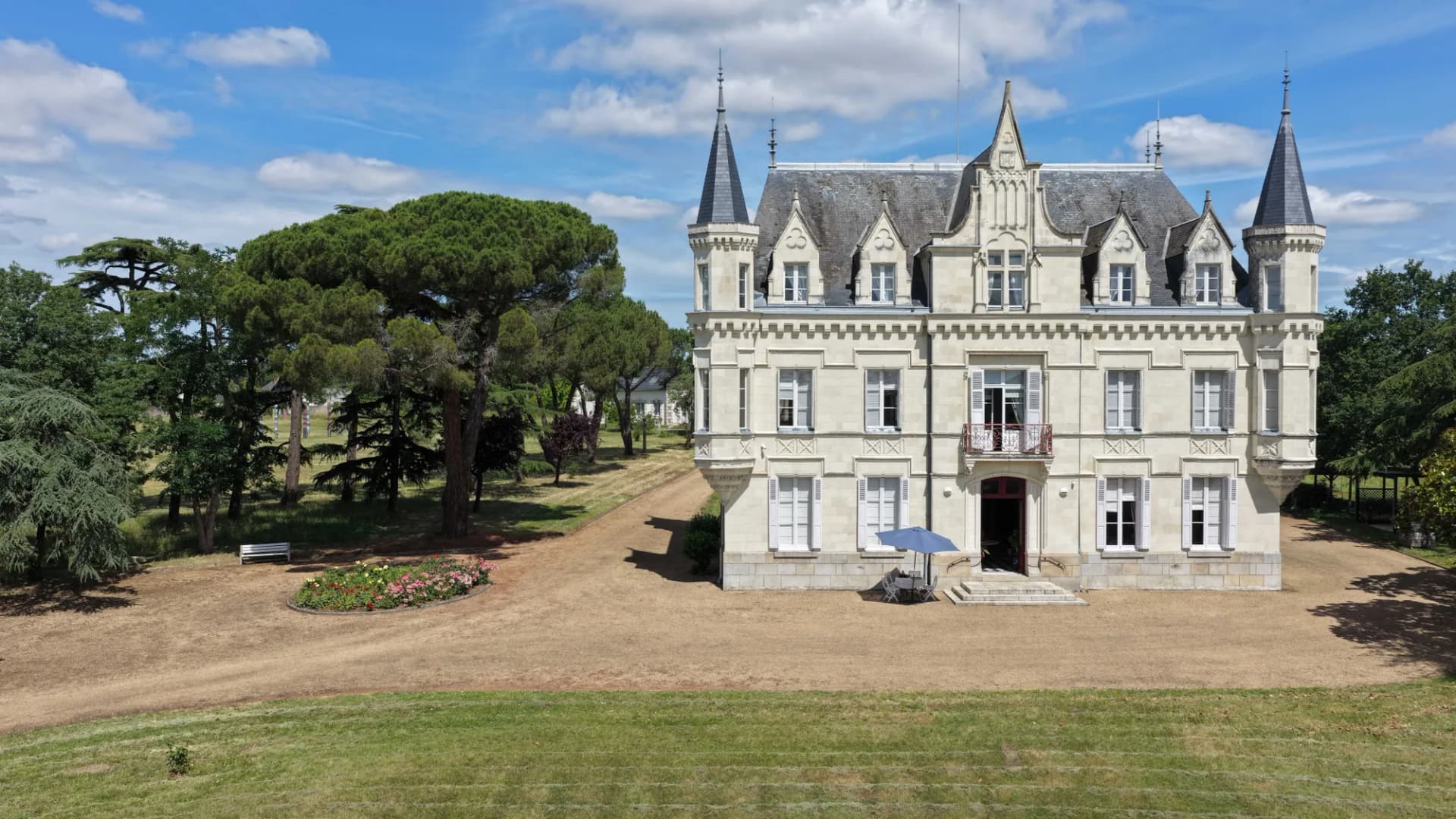 19th Century Castle With 15 Bedrooms And Extensive Parkland 2