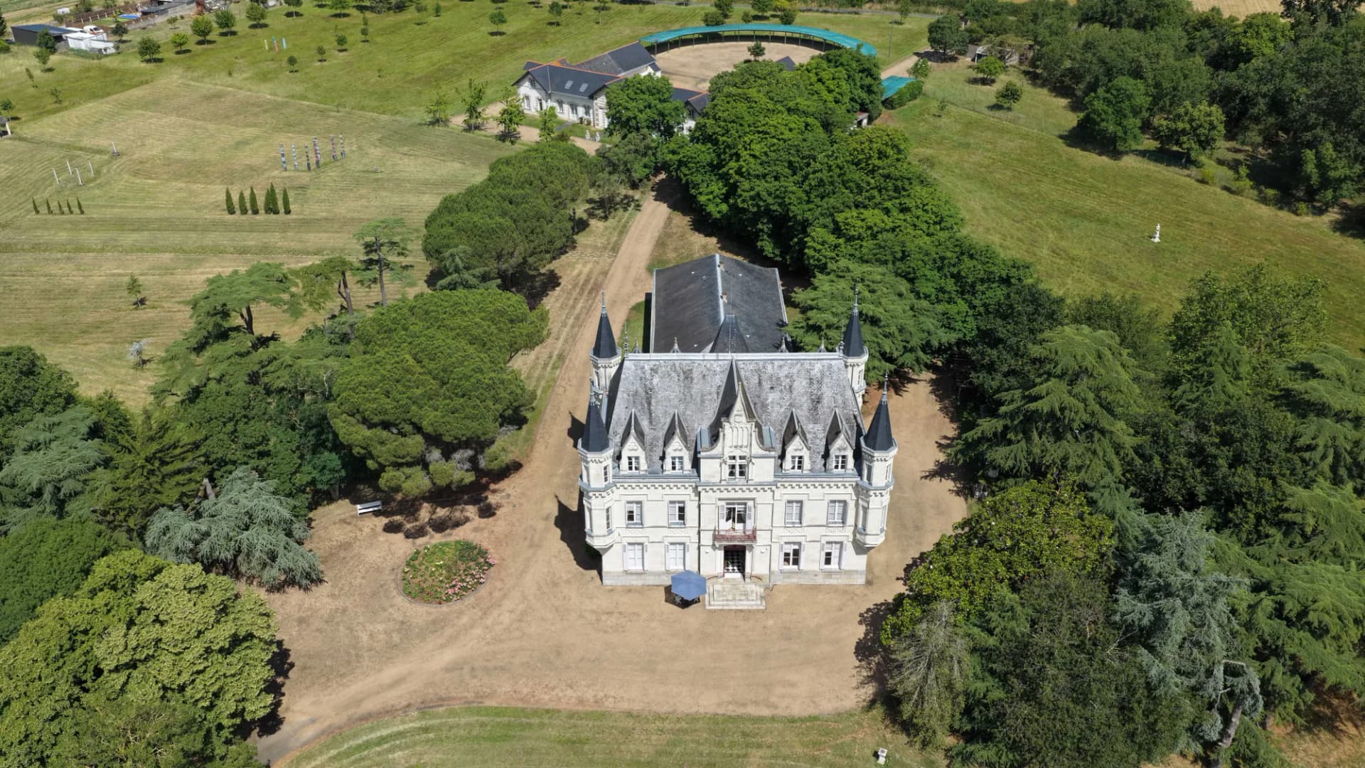 19th Century Castle With 15 Bedrooms And Extensive Parkland 4