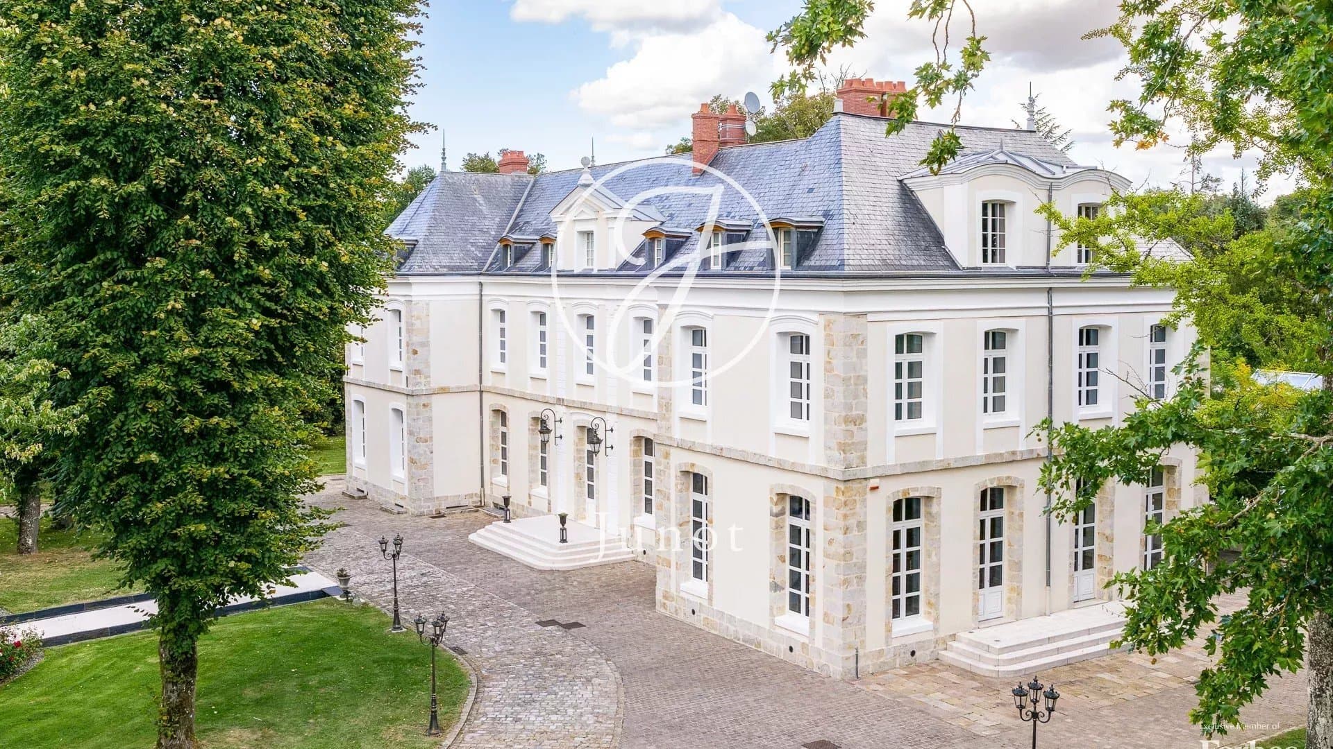 Grand Castle With 16 Bedrooms And Swimming Pool In Serene Countryside — in Île-de-France, France