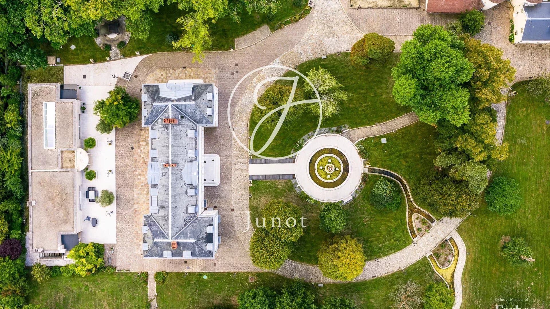 Grand Castle With 16 Bedrooms And Swimming Pool In Serene Countryside 5