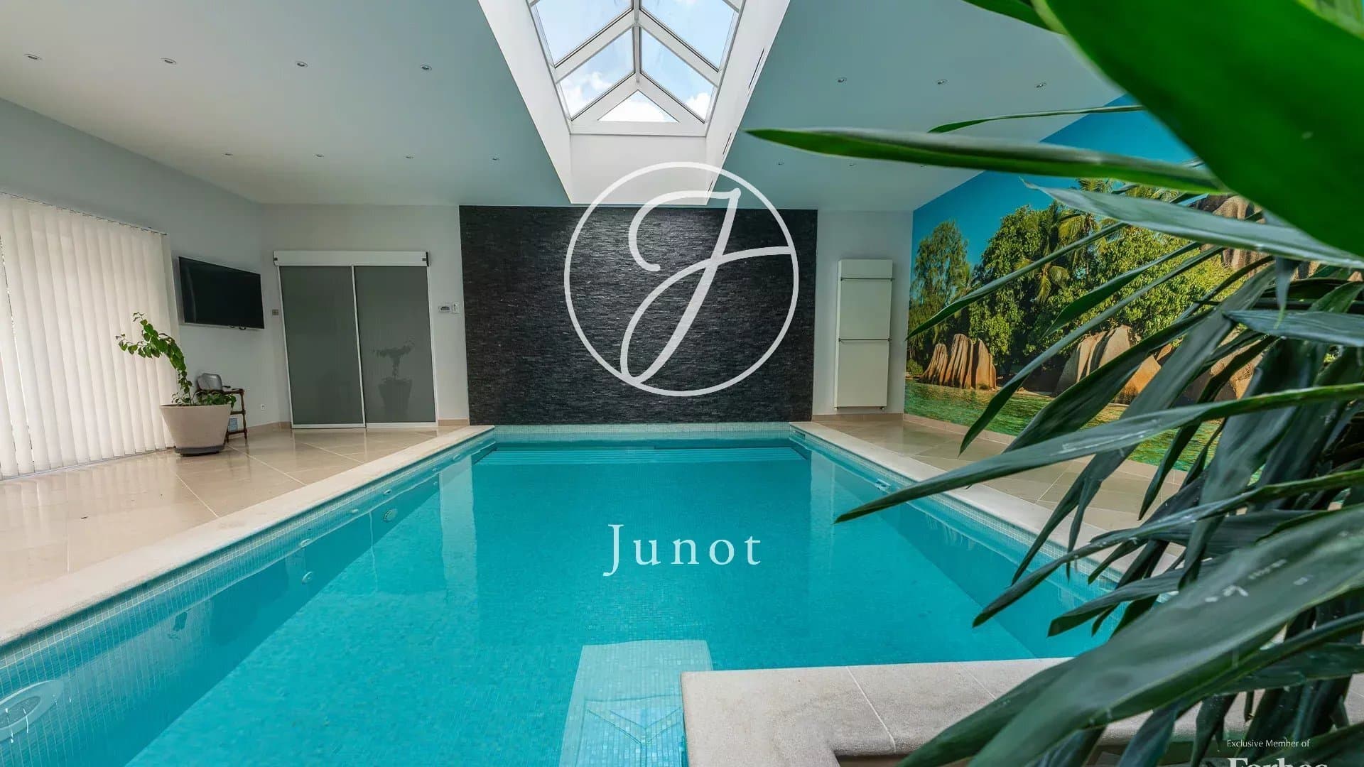 Grand Castle With 16 Bedrooms And Swimming Pool In Serene Countryside 2