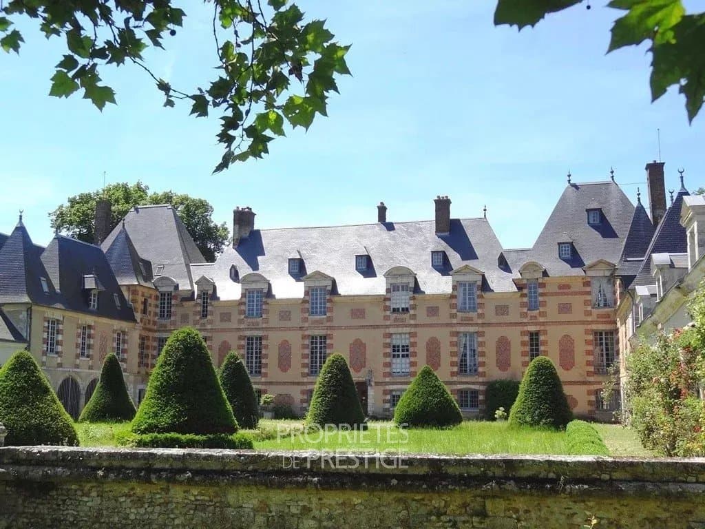 Historic 17th Century Castle with Indoor Pool and Reception Hall 4