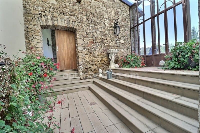 16th Century Castle With 8 Bedrooms And Expansive Grounds 4
