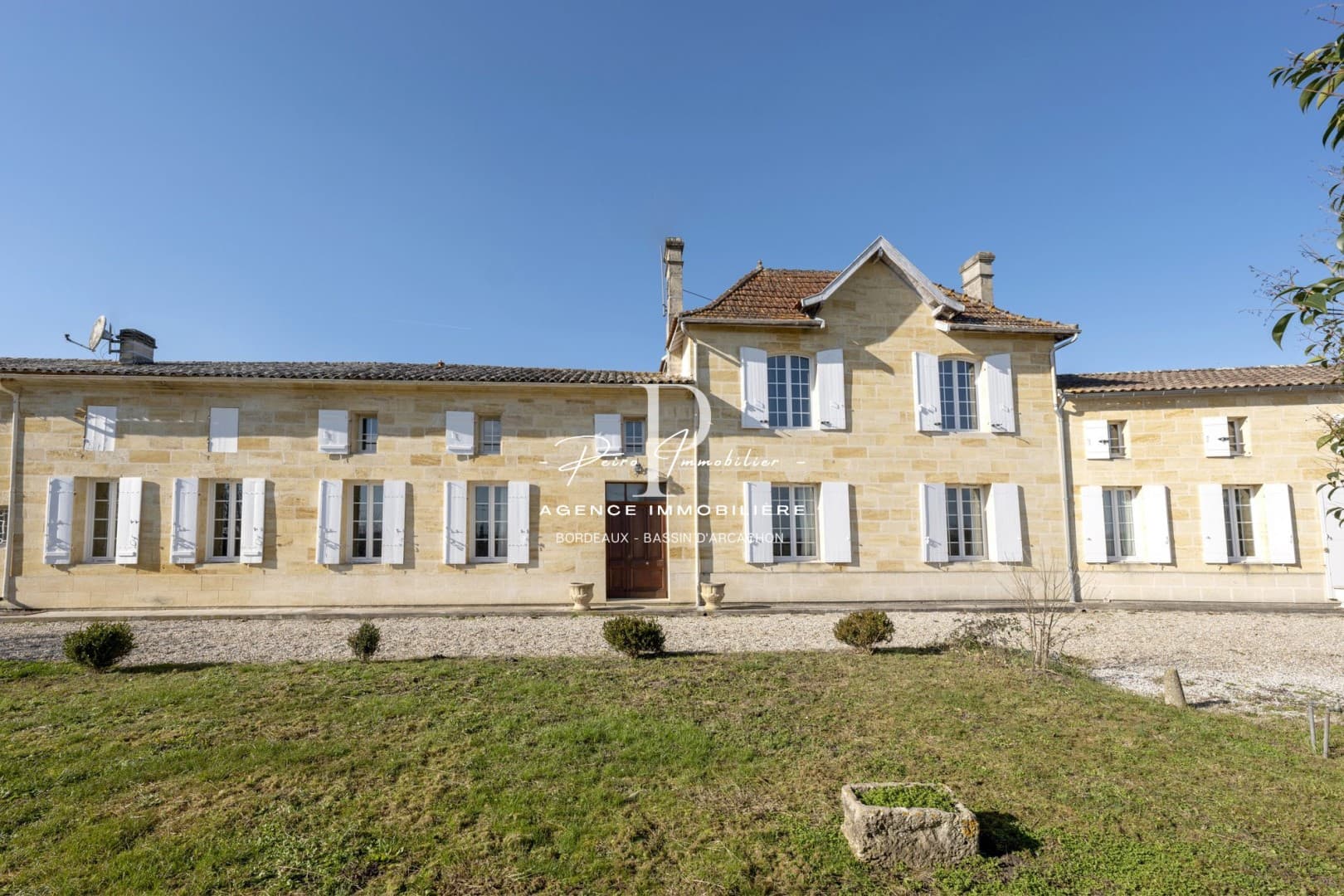 Spacious Castle With 6 Bedrooms in Saint-Émilion 2