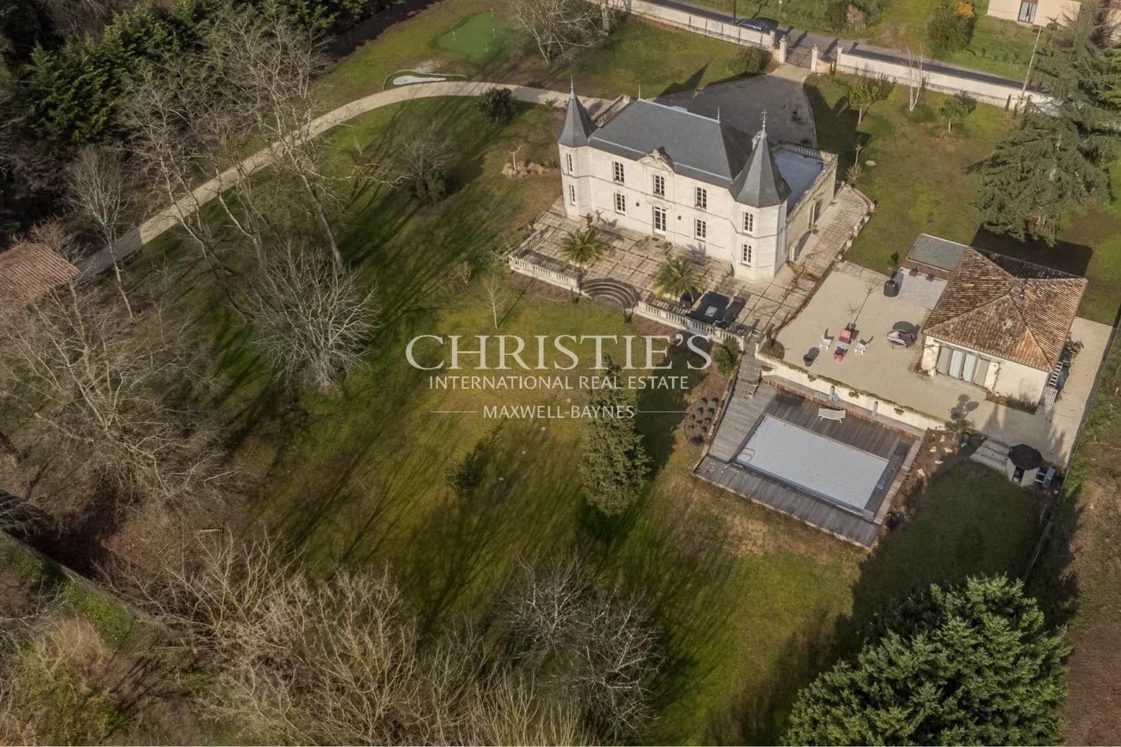 Exquisite Château with Pool and Golf Course Near Saint-Émilion 3