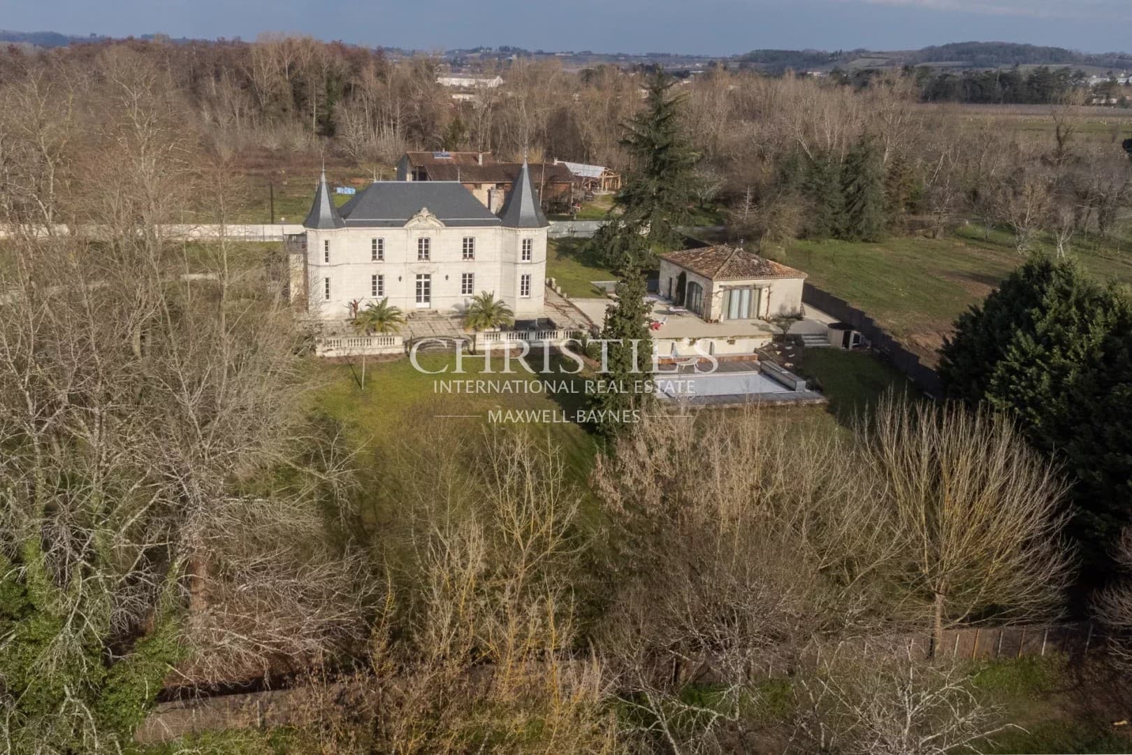 Exquisite Château with Pool and Golf Course Near Saint-Émilion 5