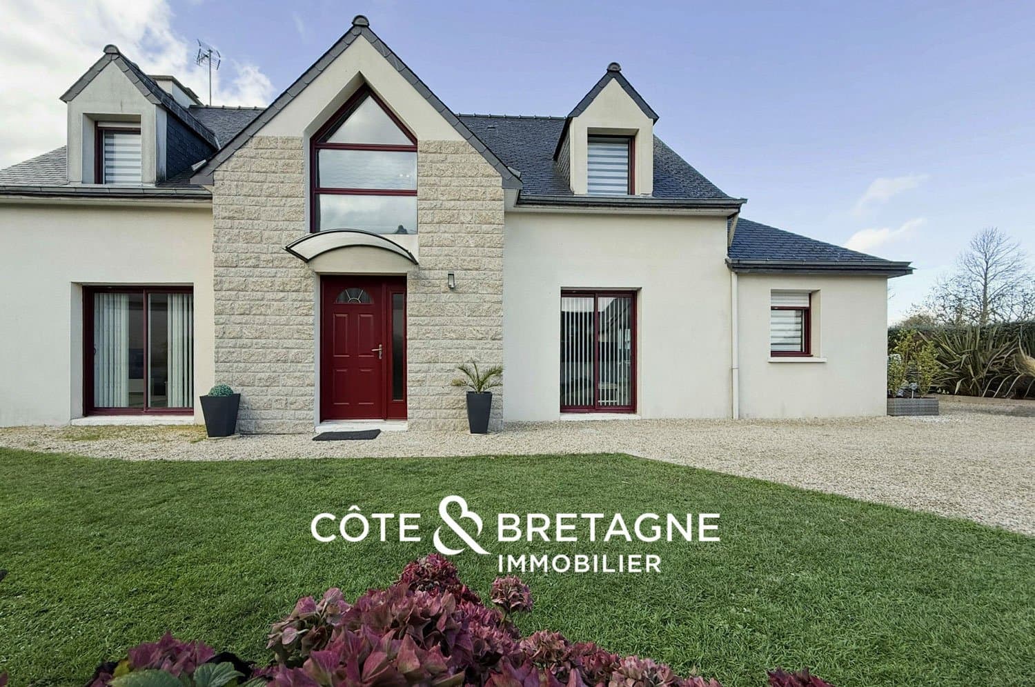 Elegant Family House With Covered Pool In Lanvollon