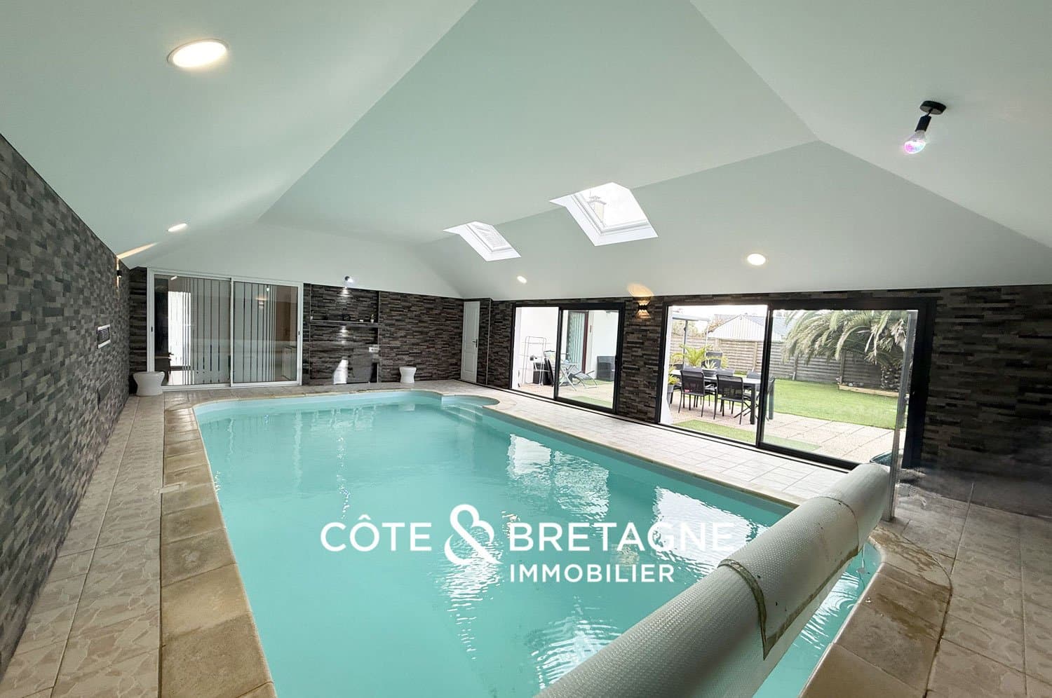 Elegant Family House With Covered Pool In Lanvollon 4