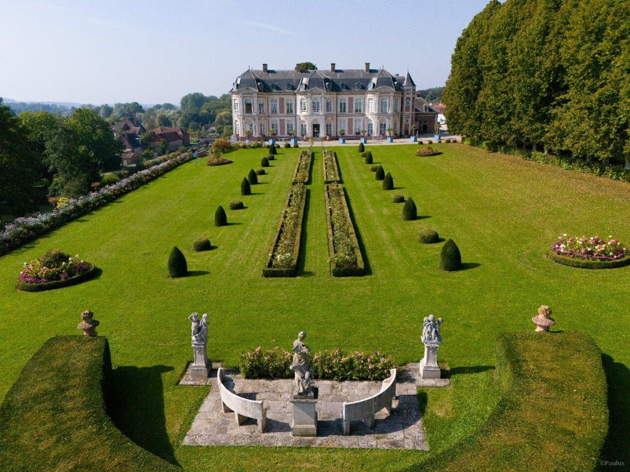 Elegant Castle Overlooking the Somme with Expansive Park and Historic Features 3