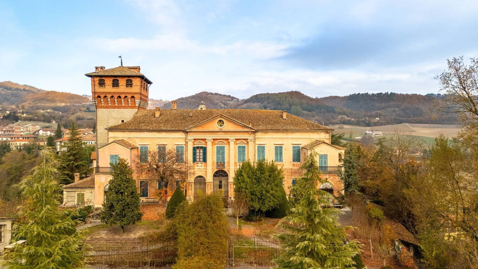 Historic Castle with 12 Rooms and Italian Gardens in the Langhe Hills — in Piedmont, Italy