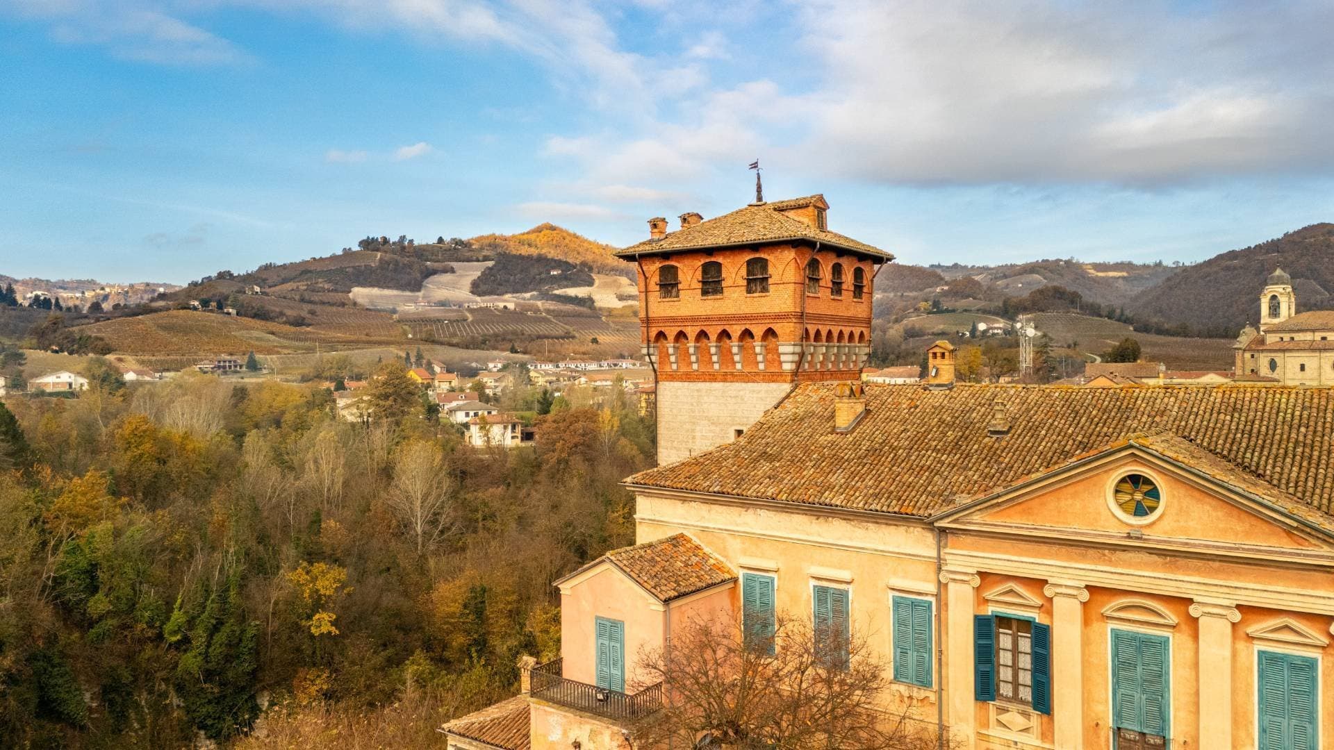 Historic Castle with 12 Rooms and Italian Gardens in the Langhe Hills 4